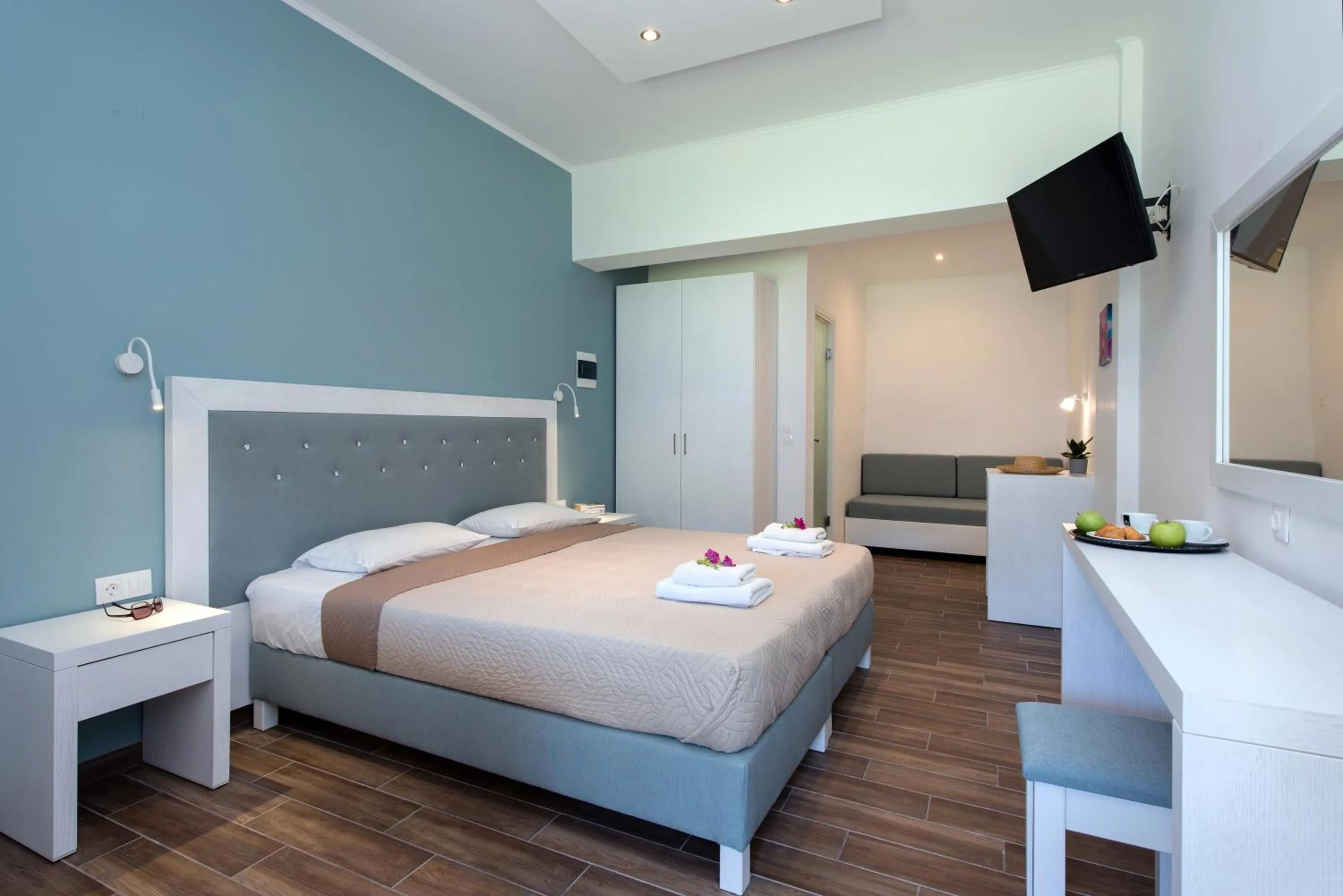 Photo of the whole room, Bed in Anita