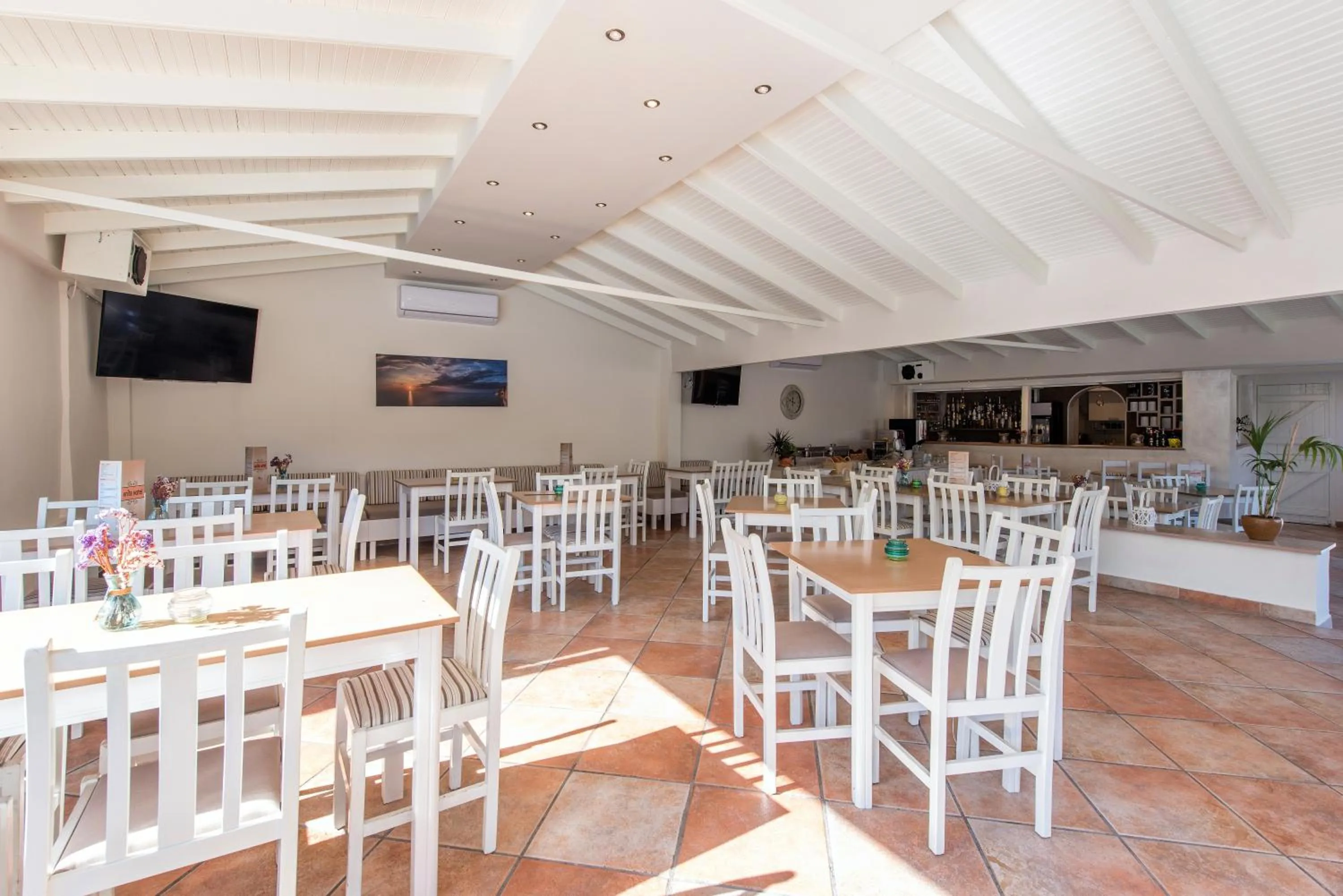 Restaurant/places to eat in Anita