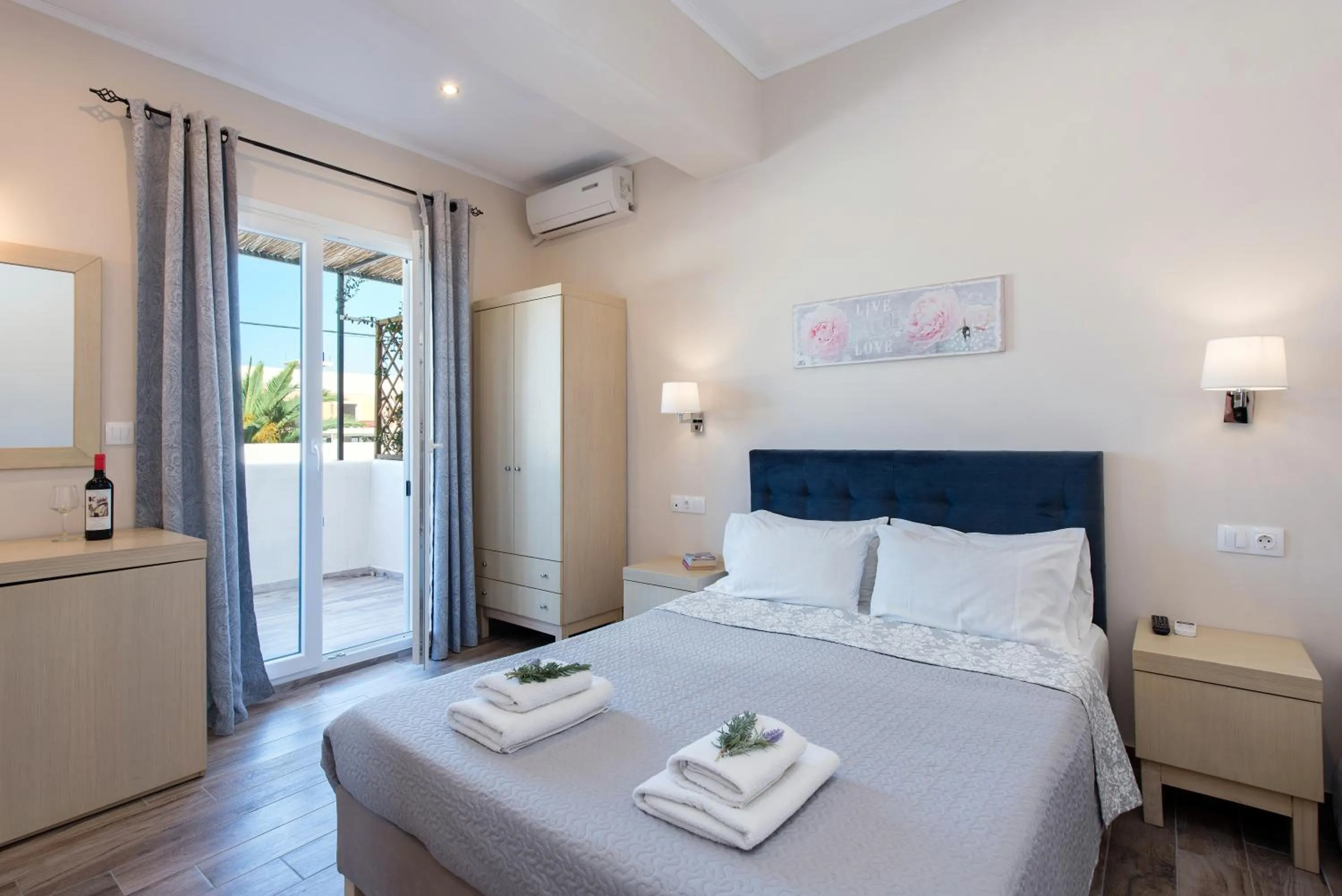 Bedroom, Bed in Anita