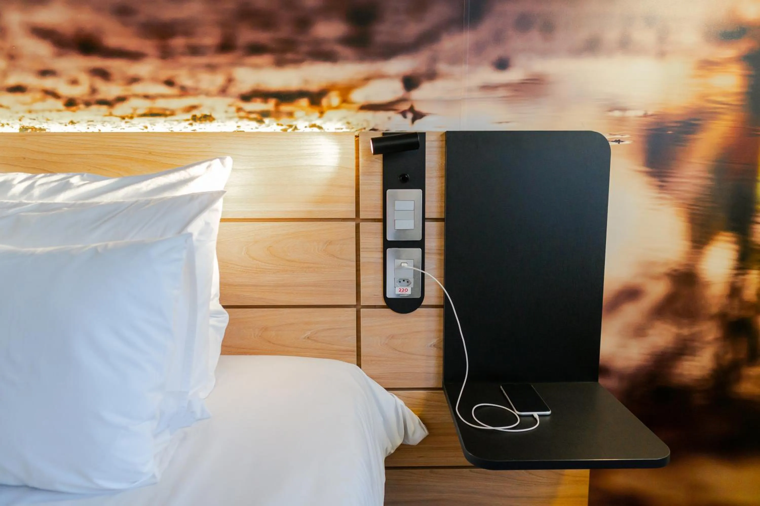 Property building, Bed in Novotel Curitiba Batel