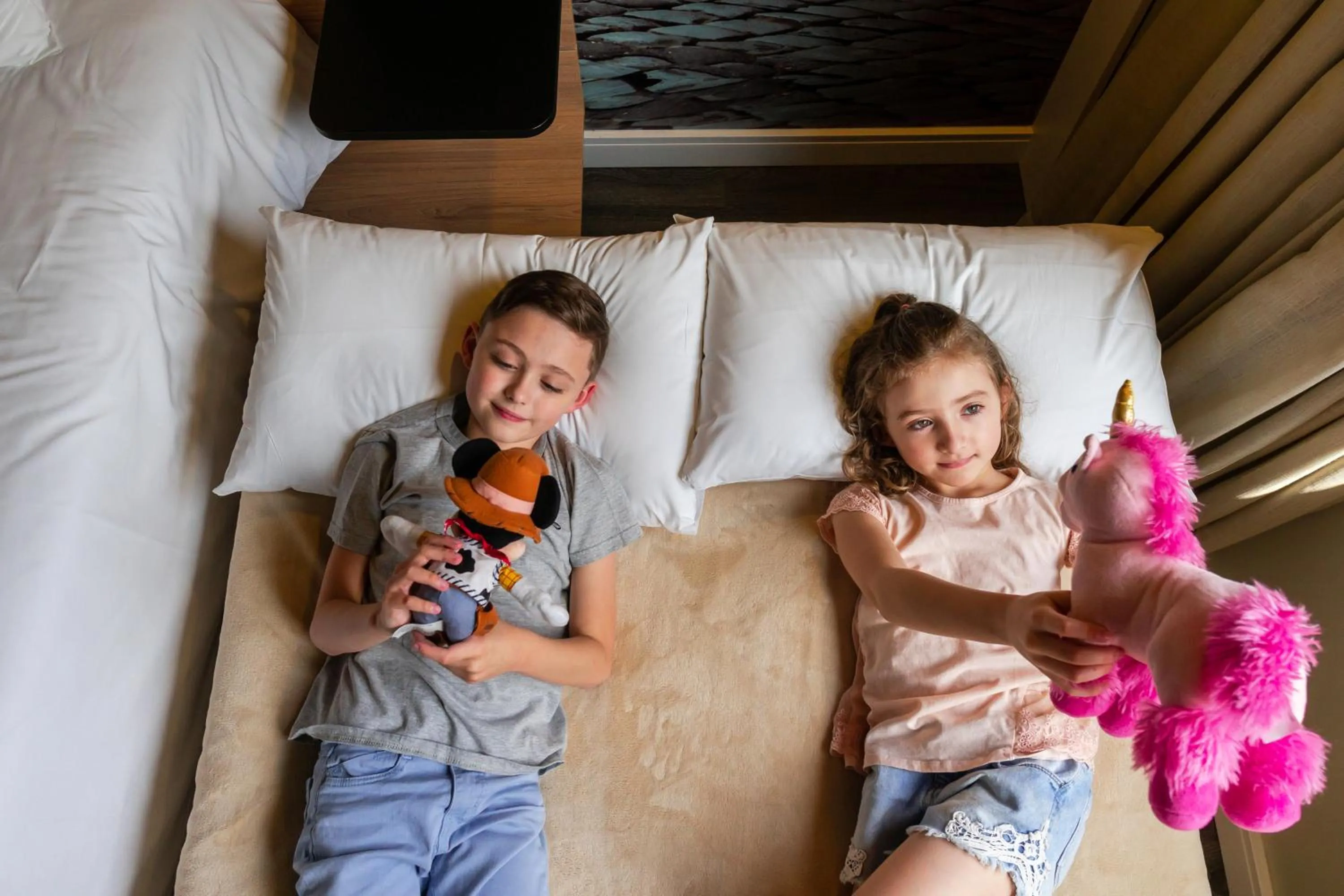 Property building, Bed in Novotel Curitiba Batel