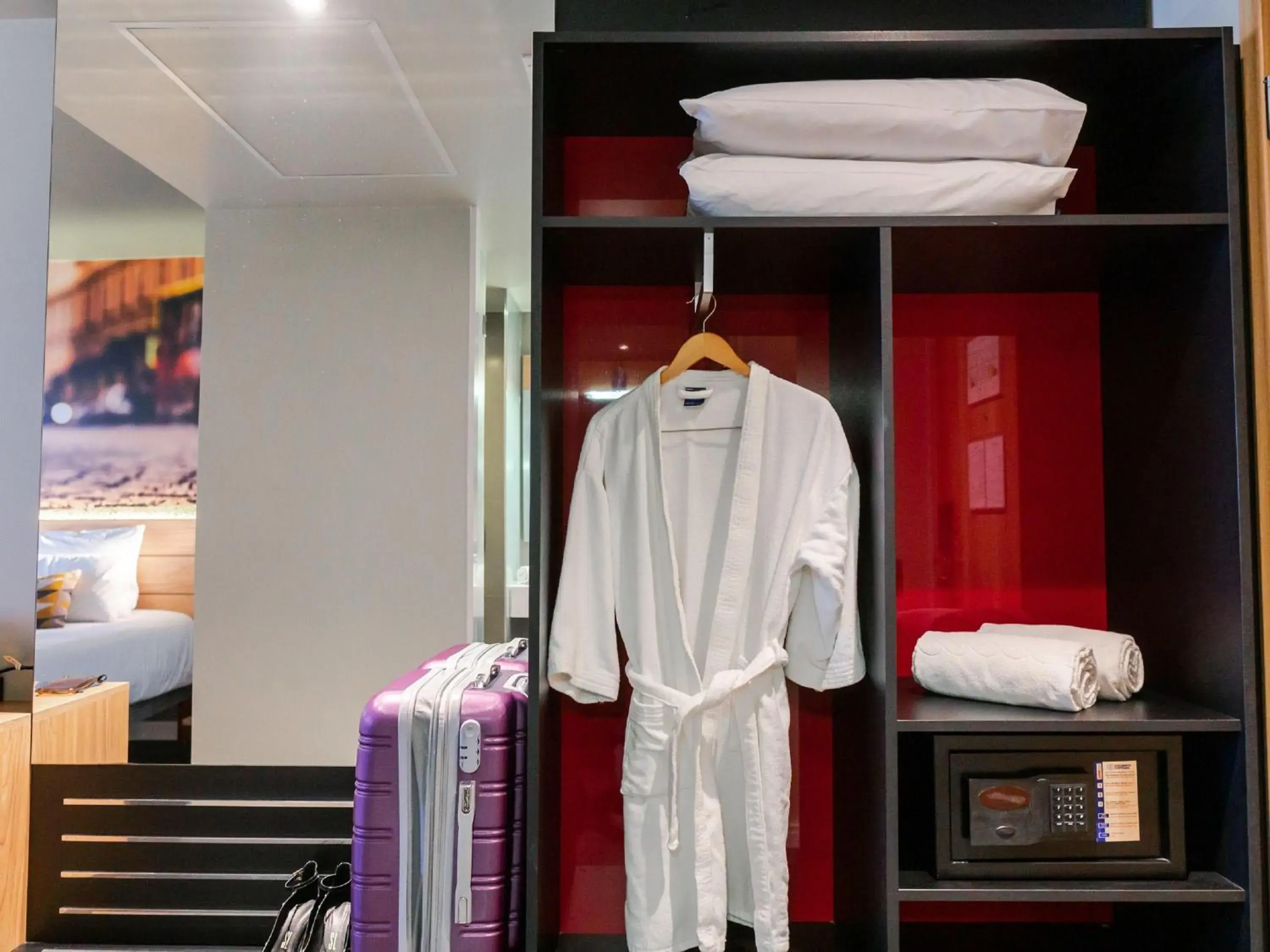 Deluxe King Room - single occupancy in Novotel Curitiba Batel Deluxe King Room - single occupancy in Novotel Curitiba Batel