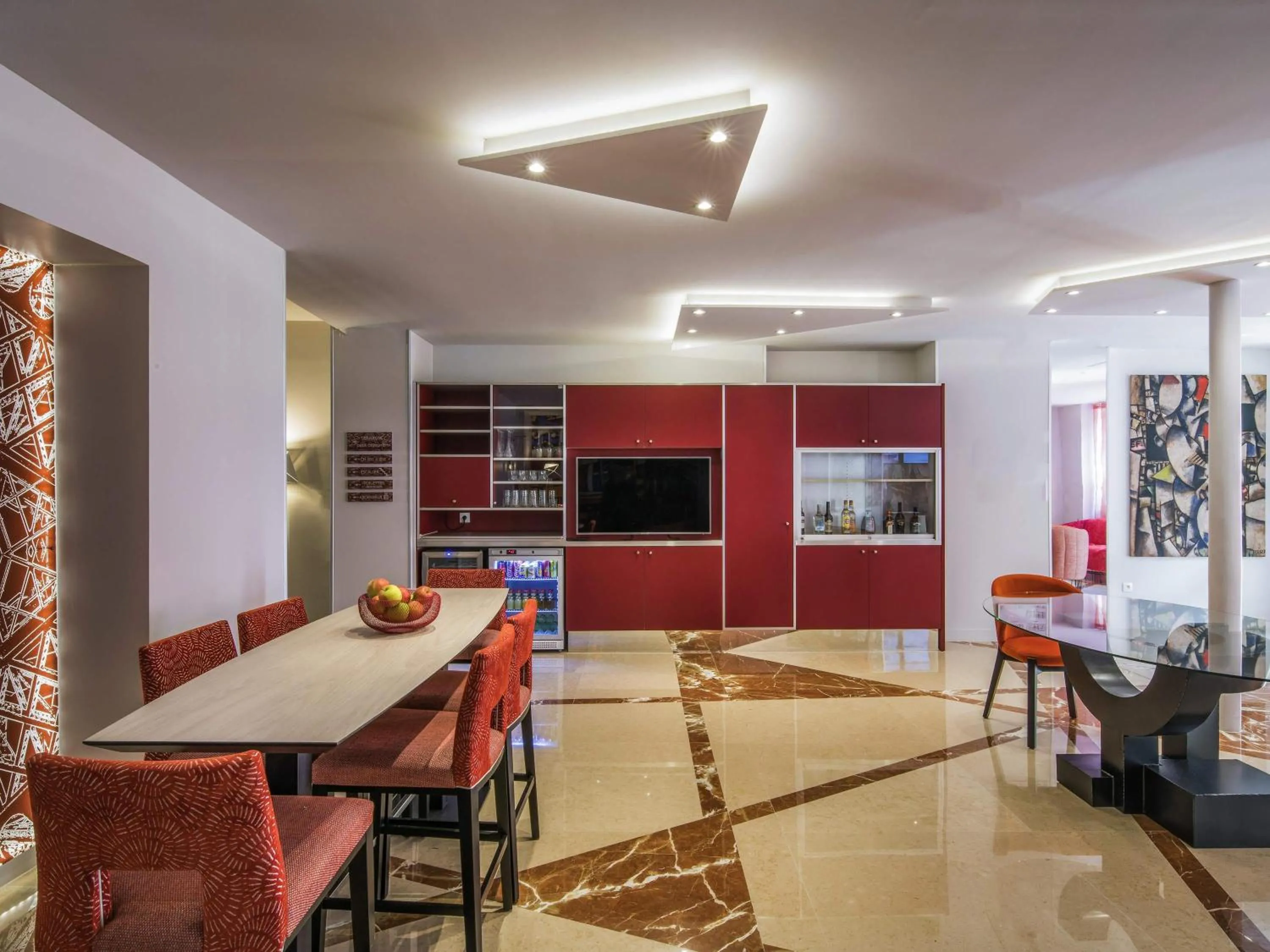 Lounge or bar in Mercure Paris Pont de Levallois Neuilly