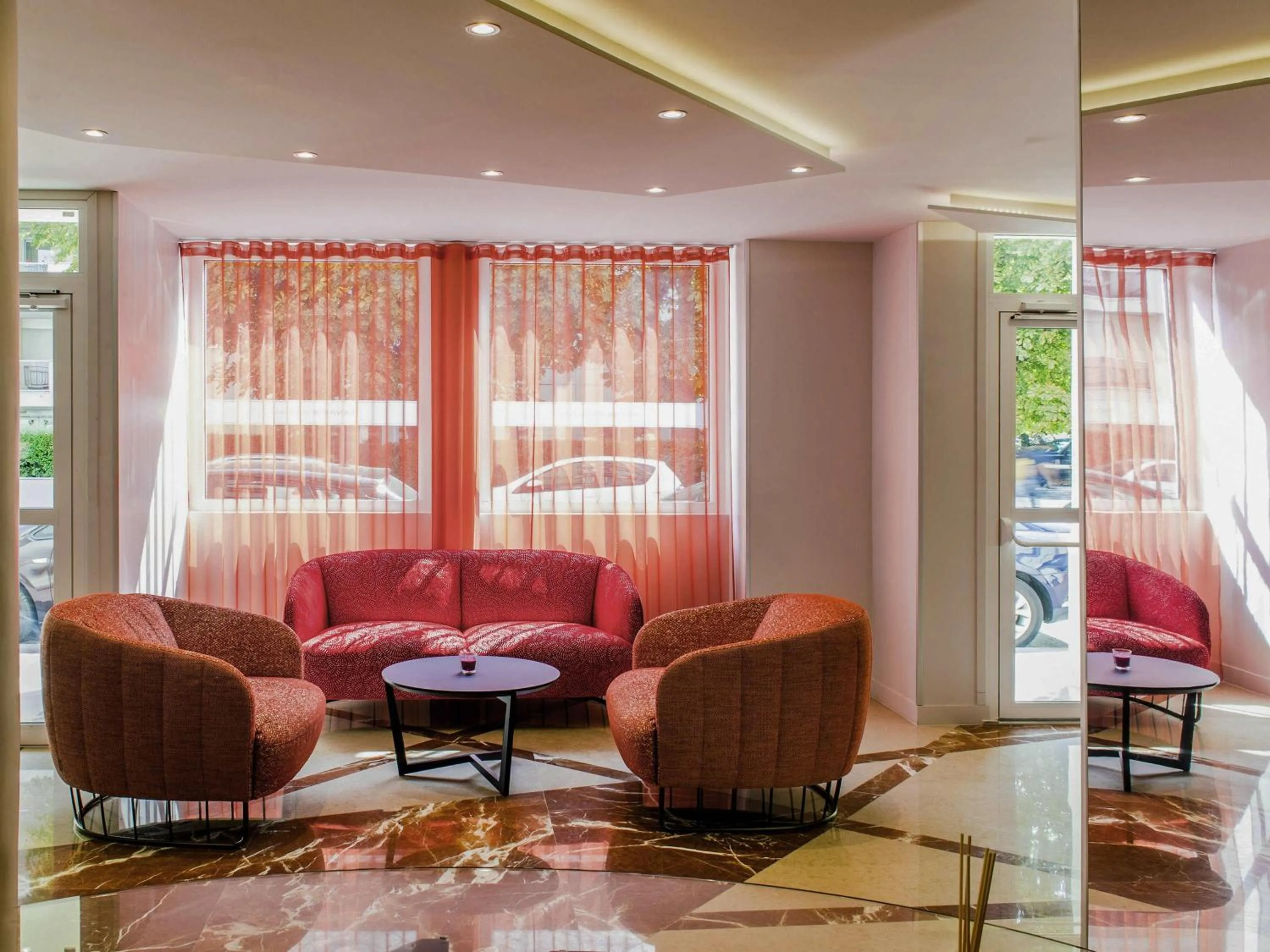 Lounge or bar in Mercure Paris Pont de Levallois Neuilly