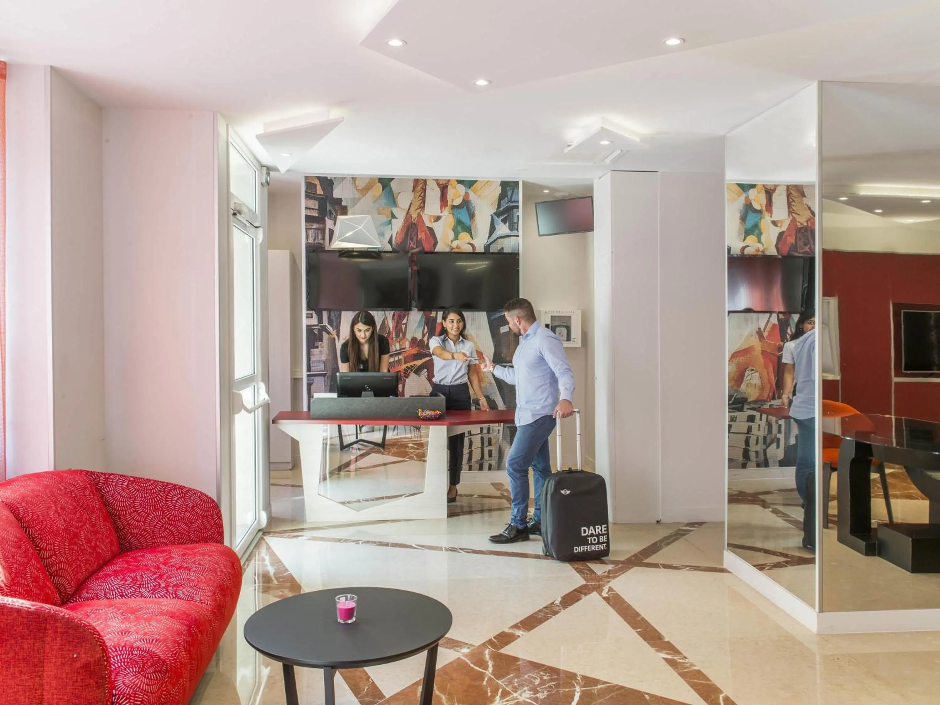 Property building in Mercure Paris Pont de Levallois Neuilly