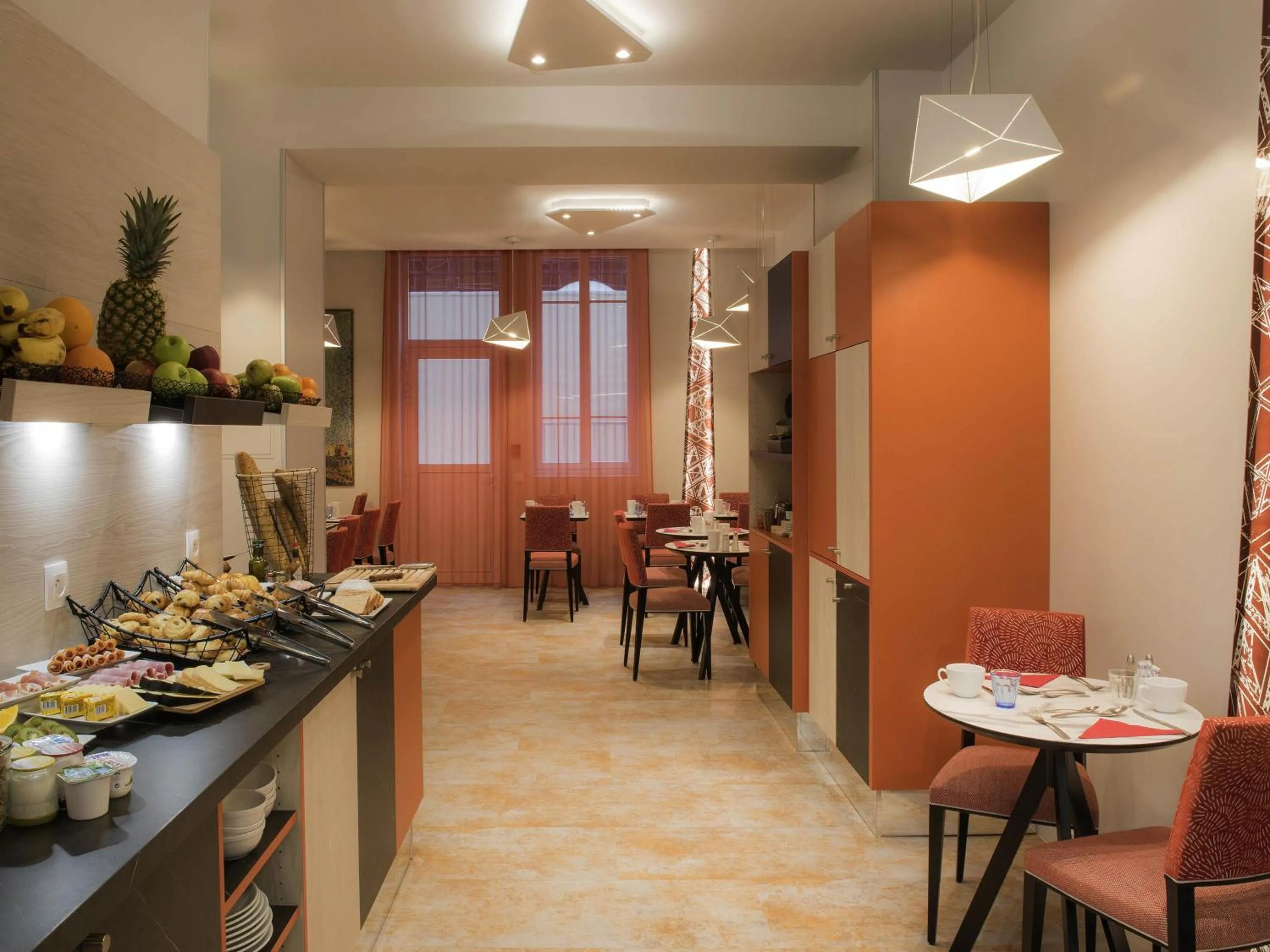 Breakfast in Mercure Paris Pont de Levallois Neuilly