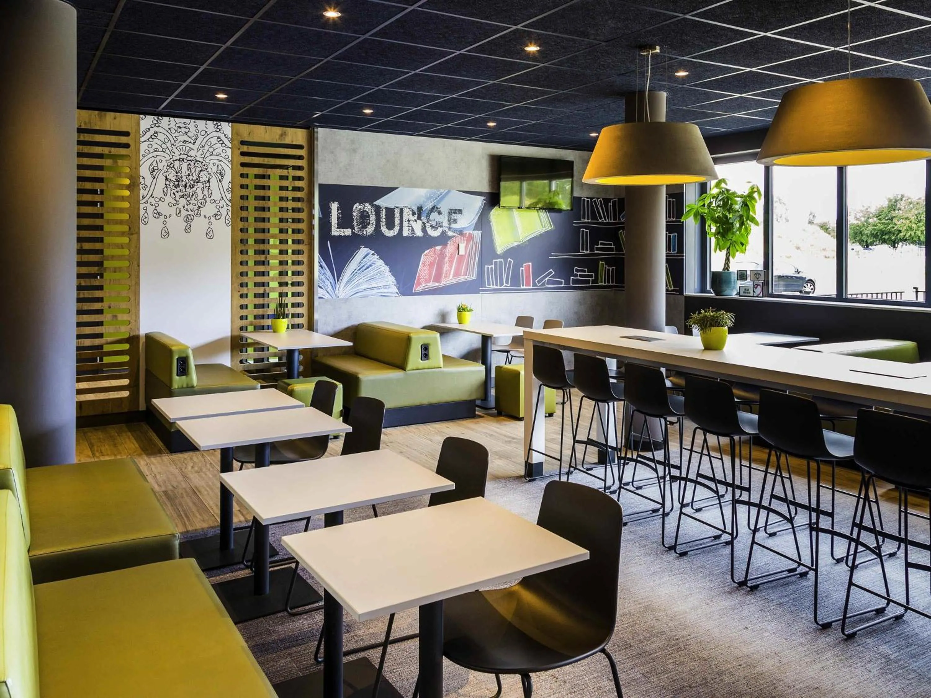 Lounge or bar in ibis budget Stein Maastricht