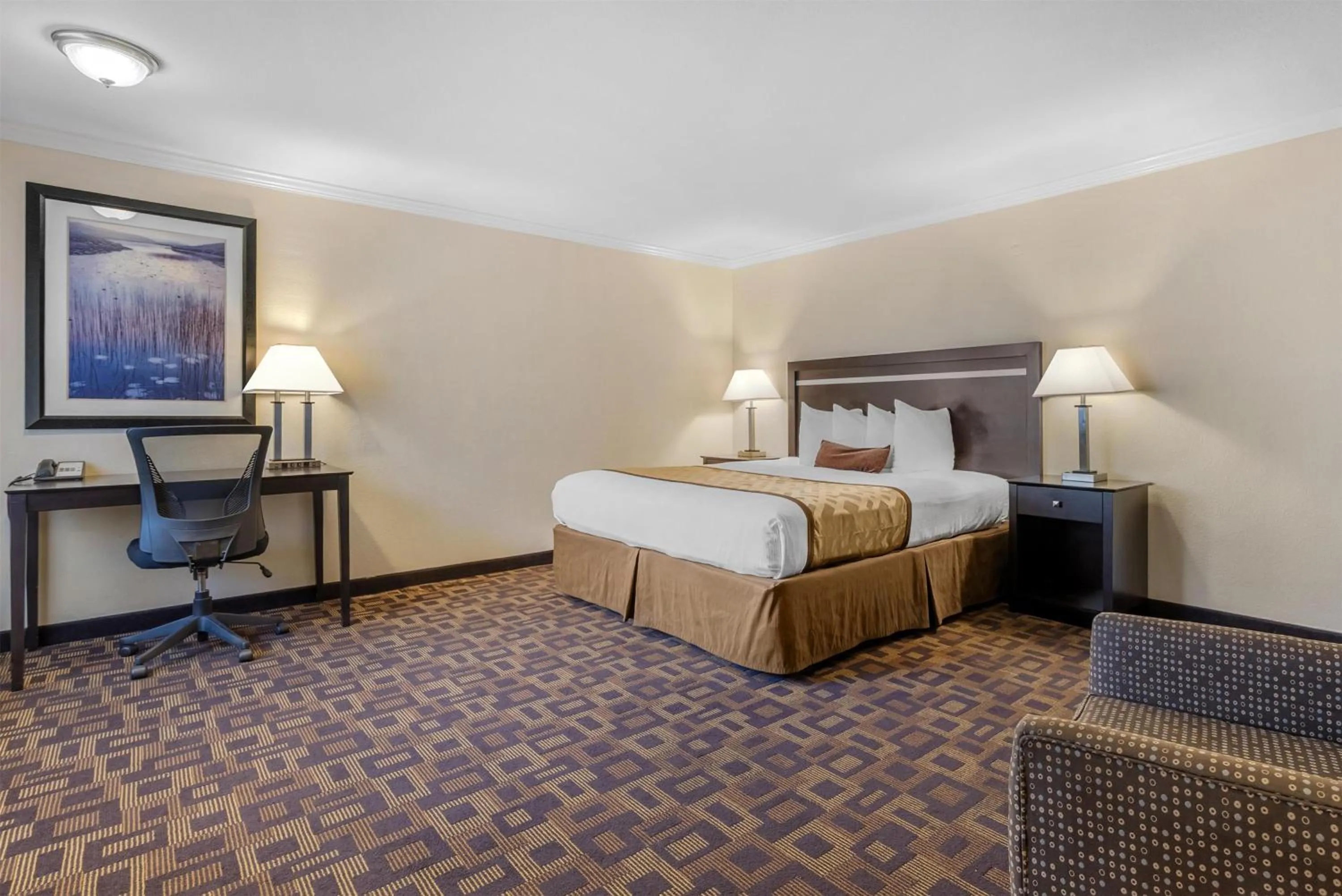 Bedroom, Bed in Best Western PLUS Inn of Hayward