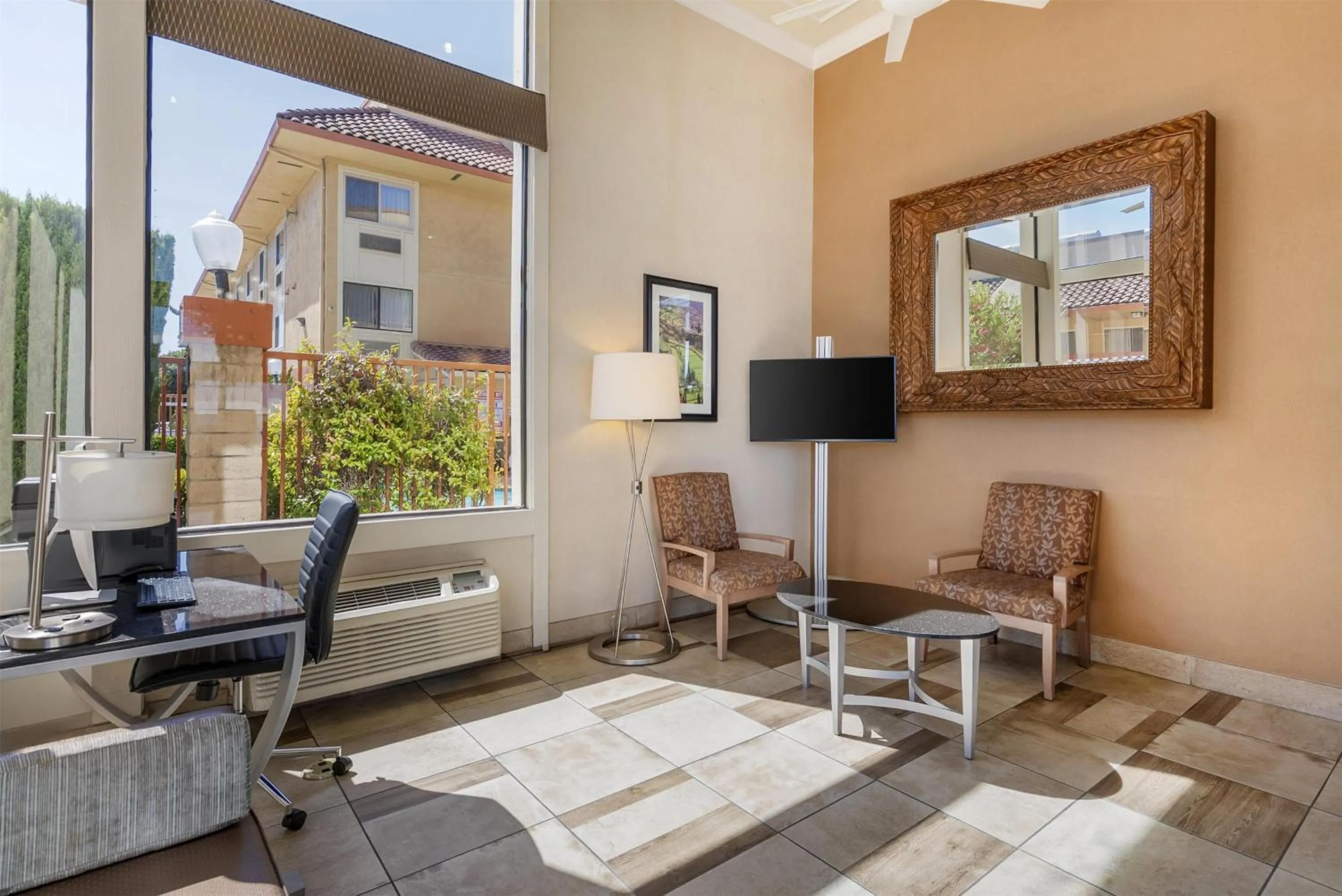 Lobby or reception in Best Western PLUS Inn of Hayward