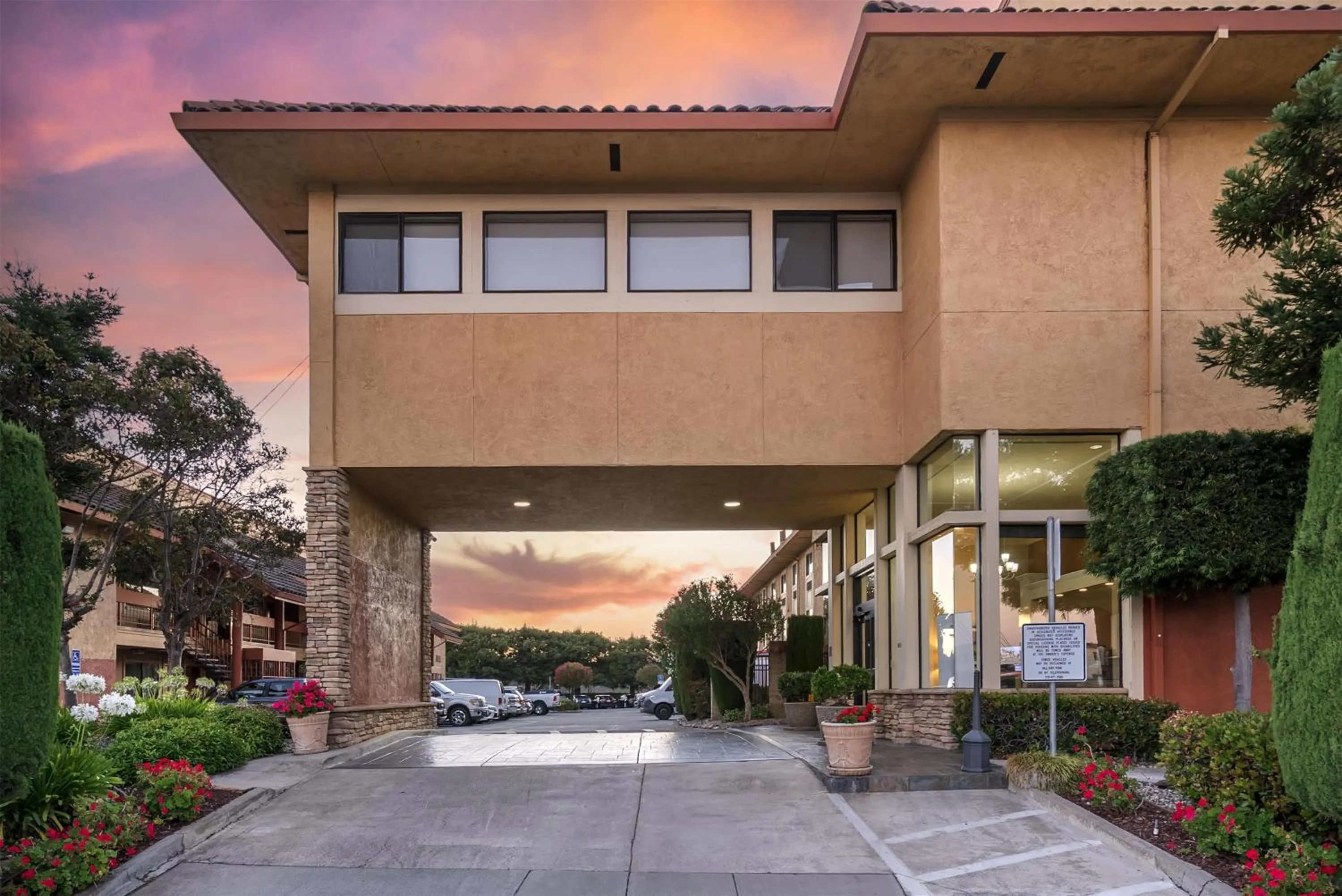 Property building in Best Western PLUS Inn of Hayward