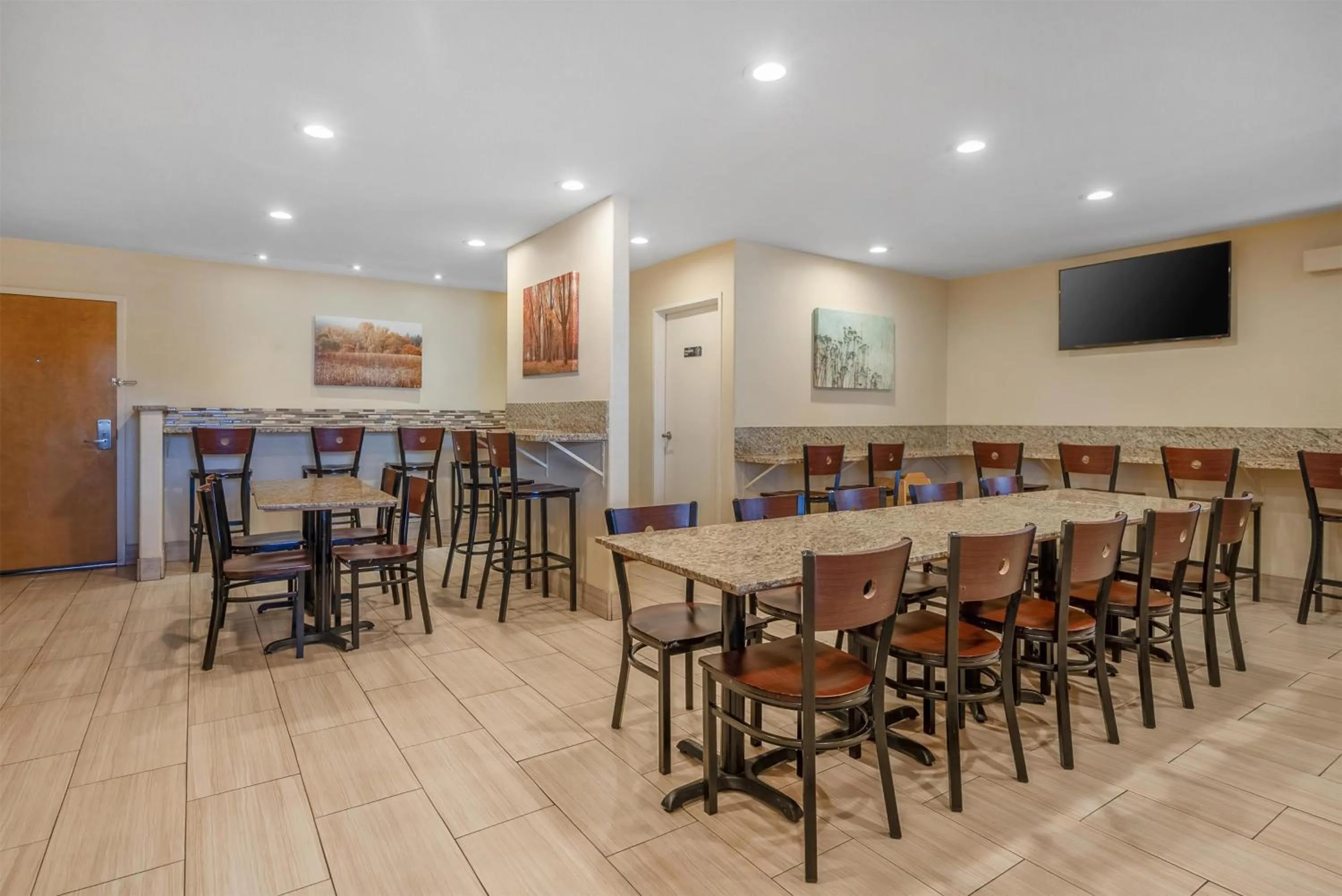 Breakfast in Best Western PLUS Inn of Hayward