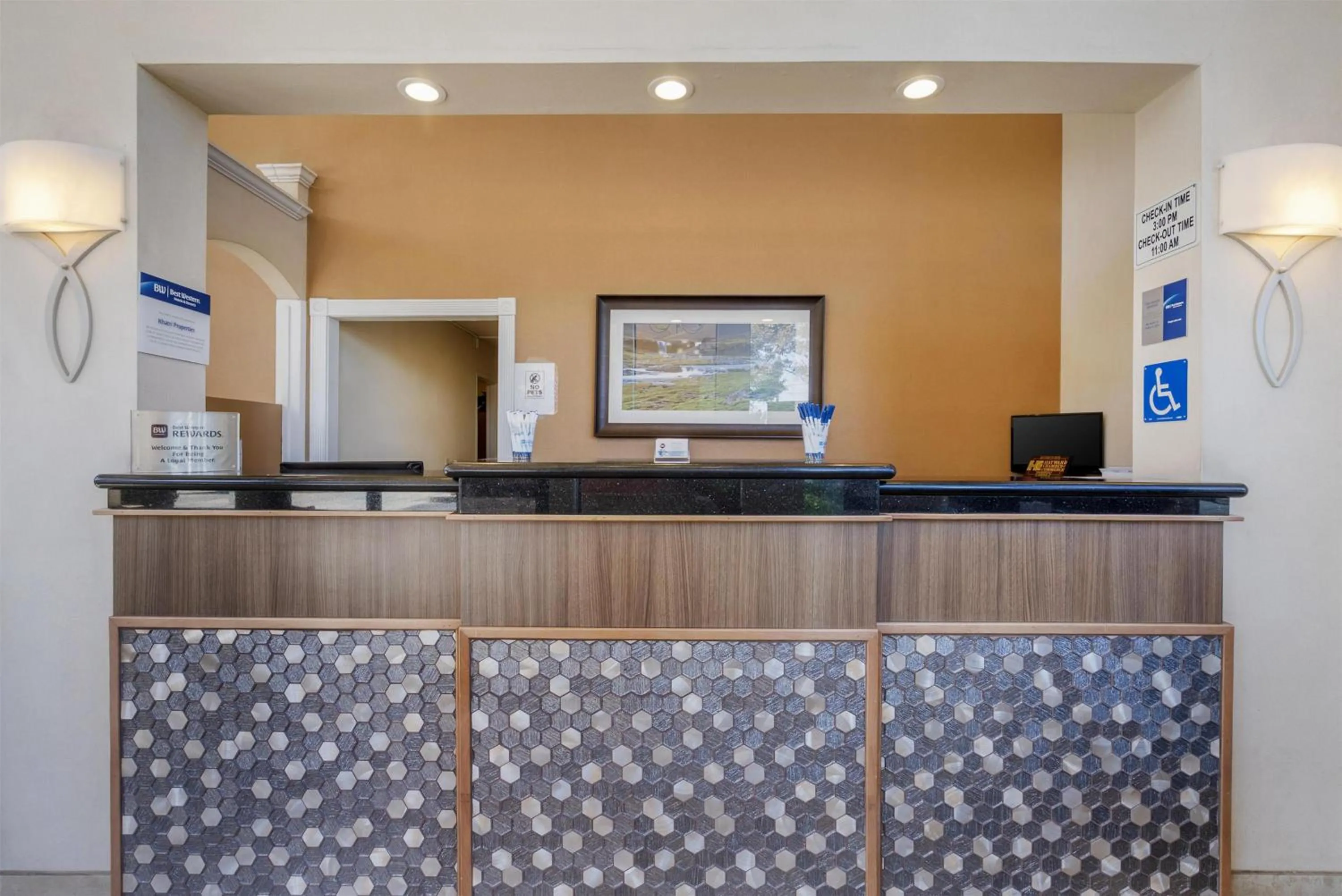 Lobby or reception in Best Western PLUS Inn of Hayward