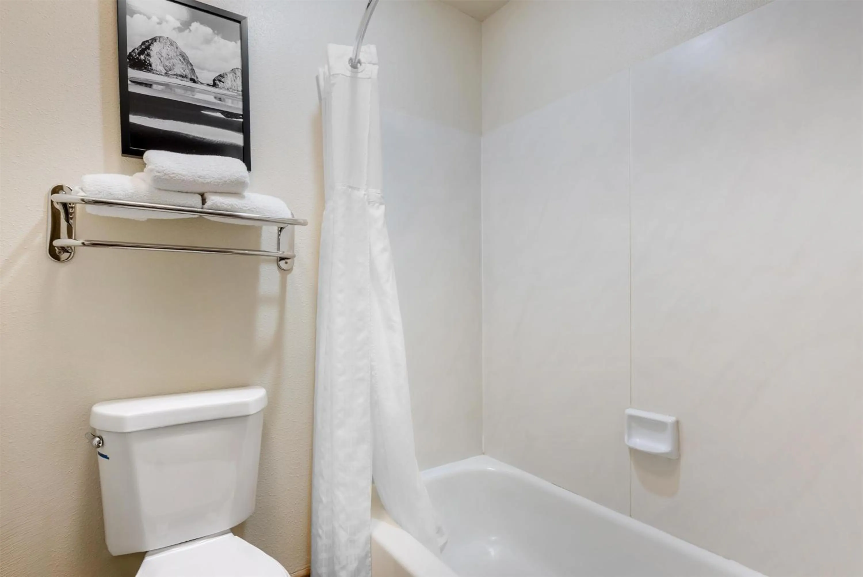 Bathroom in Best Western PLUS Inn of Hayward