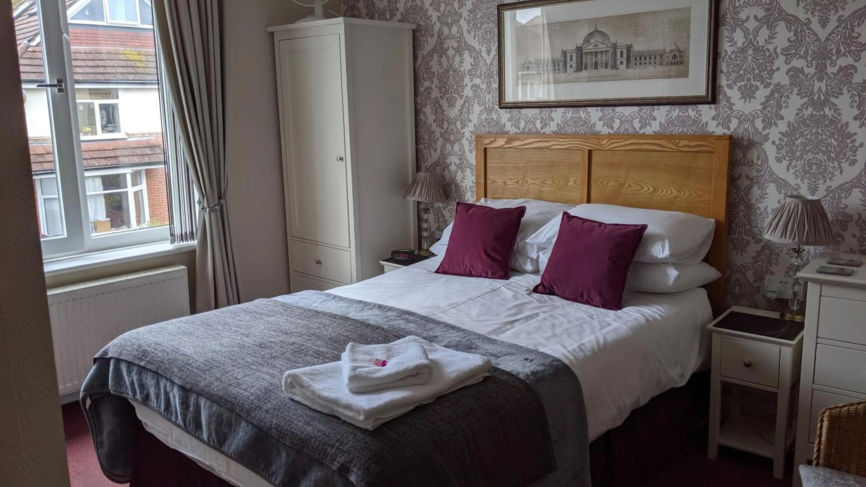 Bed in Alexander Lodge