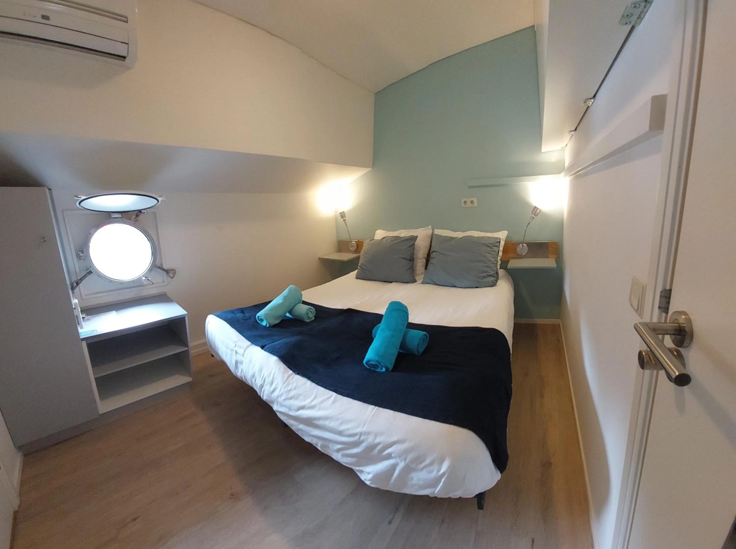 Bed in Boat Rooms on Water b&b