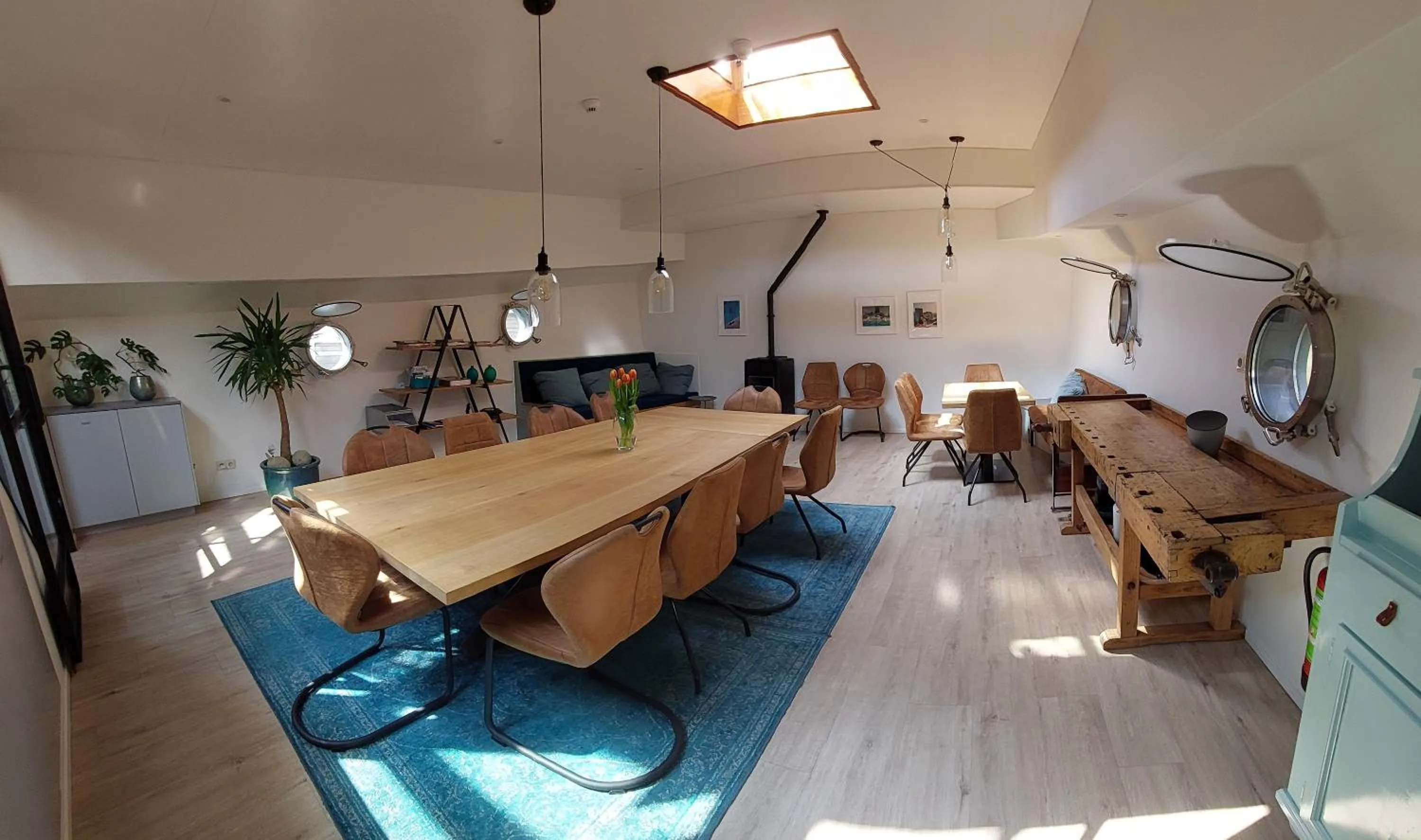 Communal lounge/ TV room in Boat Rooms on Water b&b