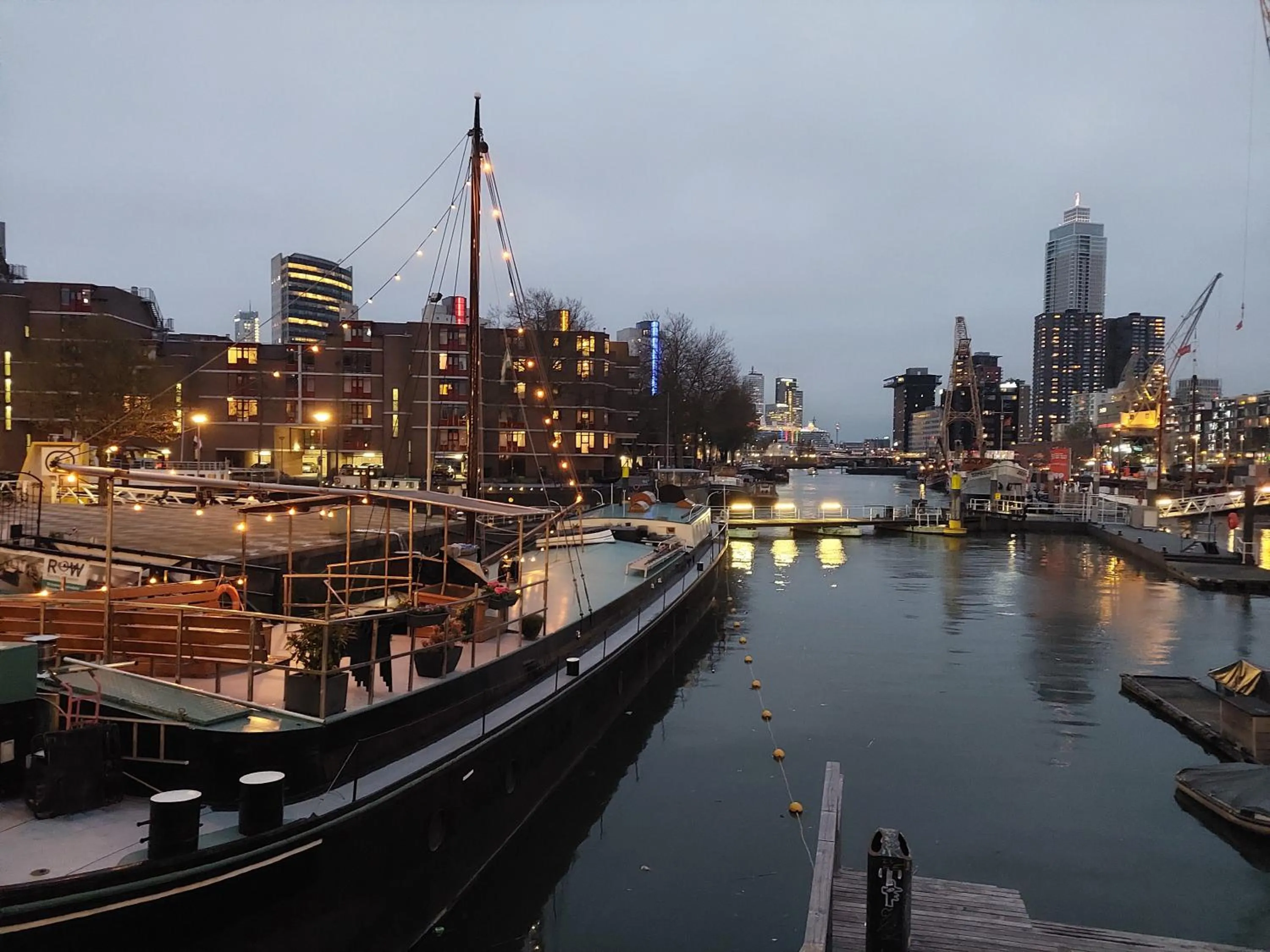 Property building in Boat Rooms on Water b&b