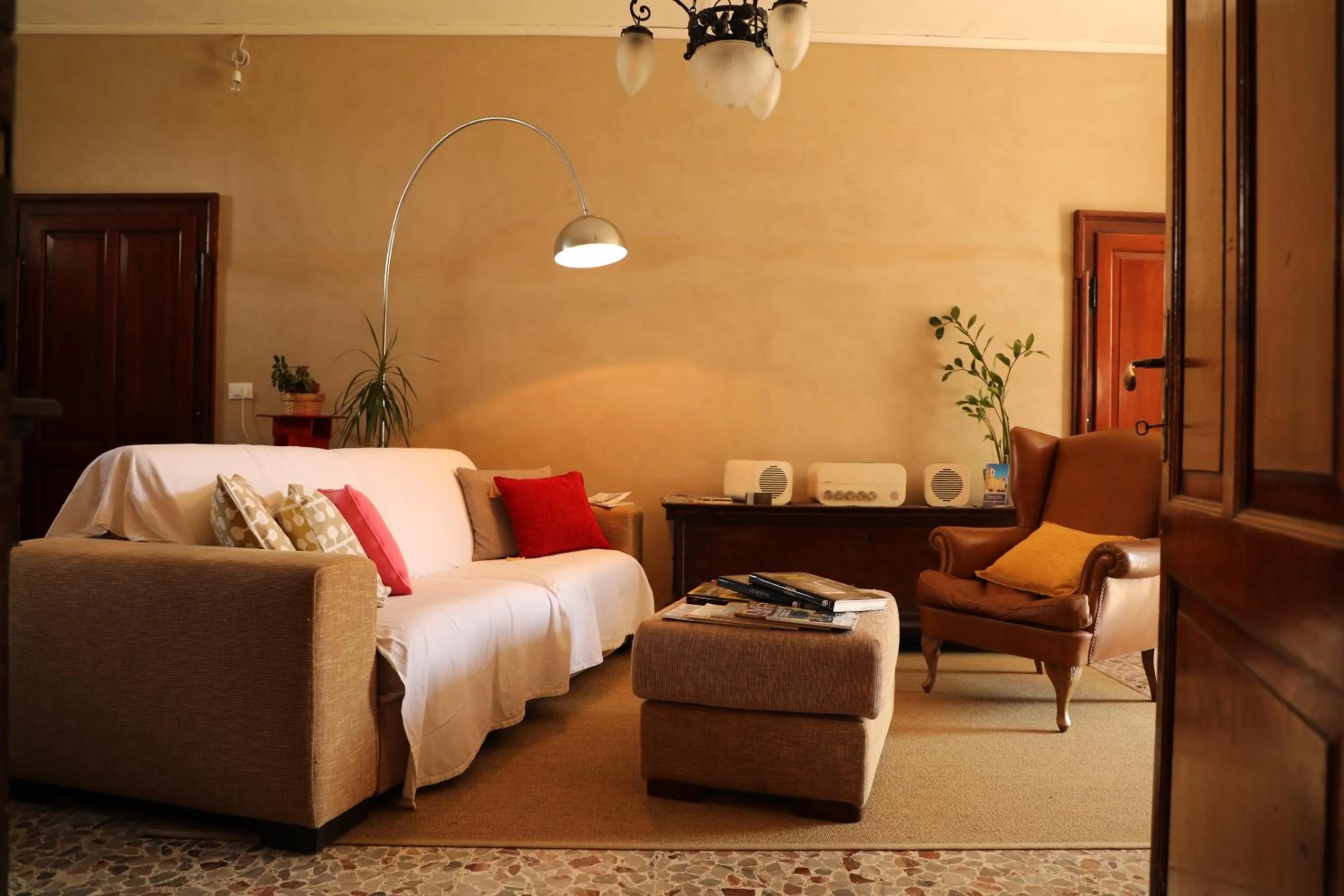 Communal lounge/ TV room in B&B Antica cascina