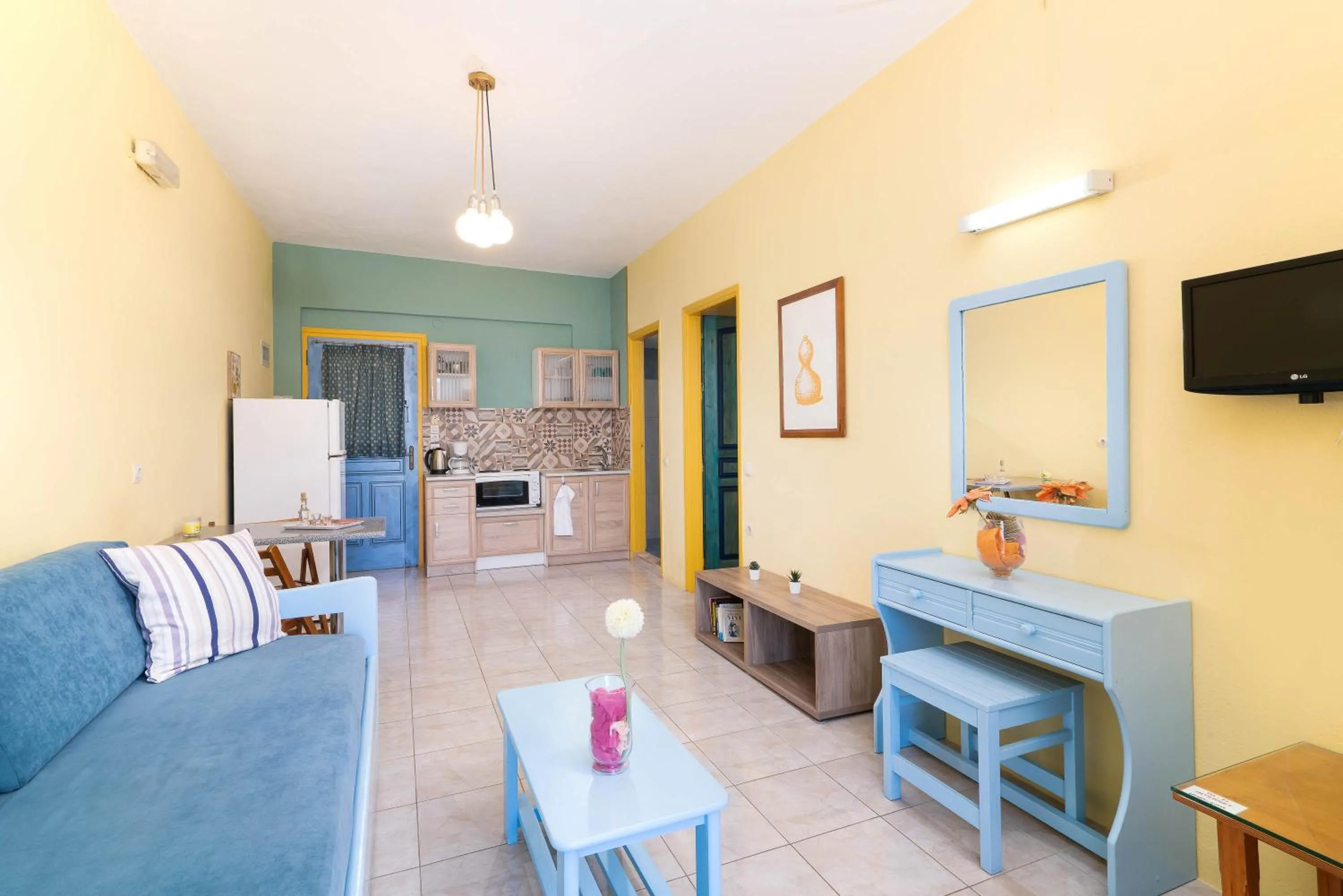 TV and multimedia in Afroditi Apartments