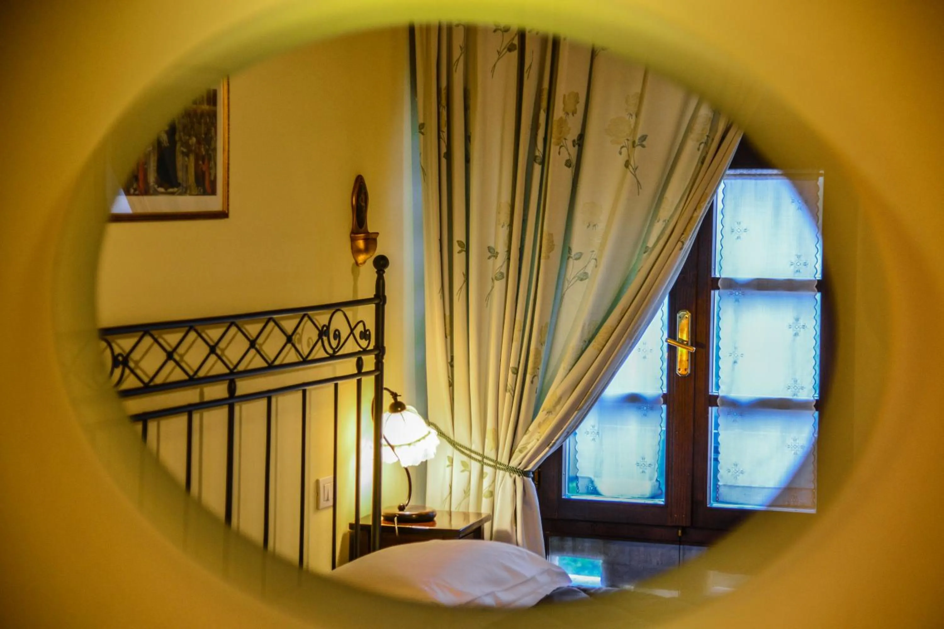 Decorative detail, Bed in Casa Di Campagna In Toscana
