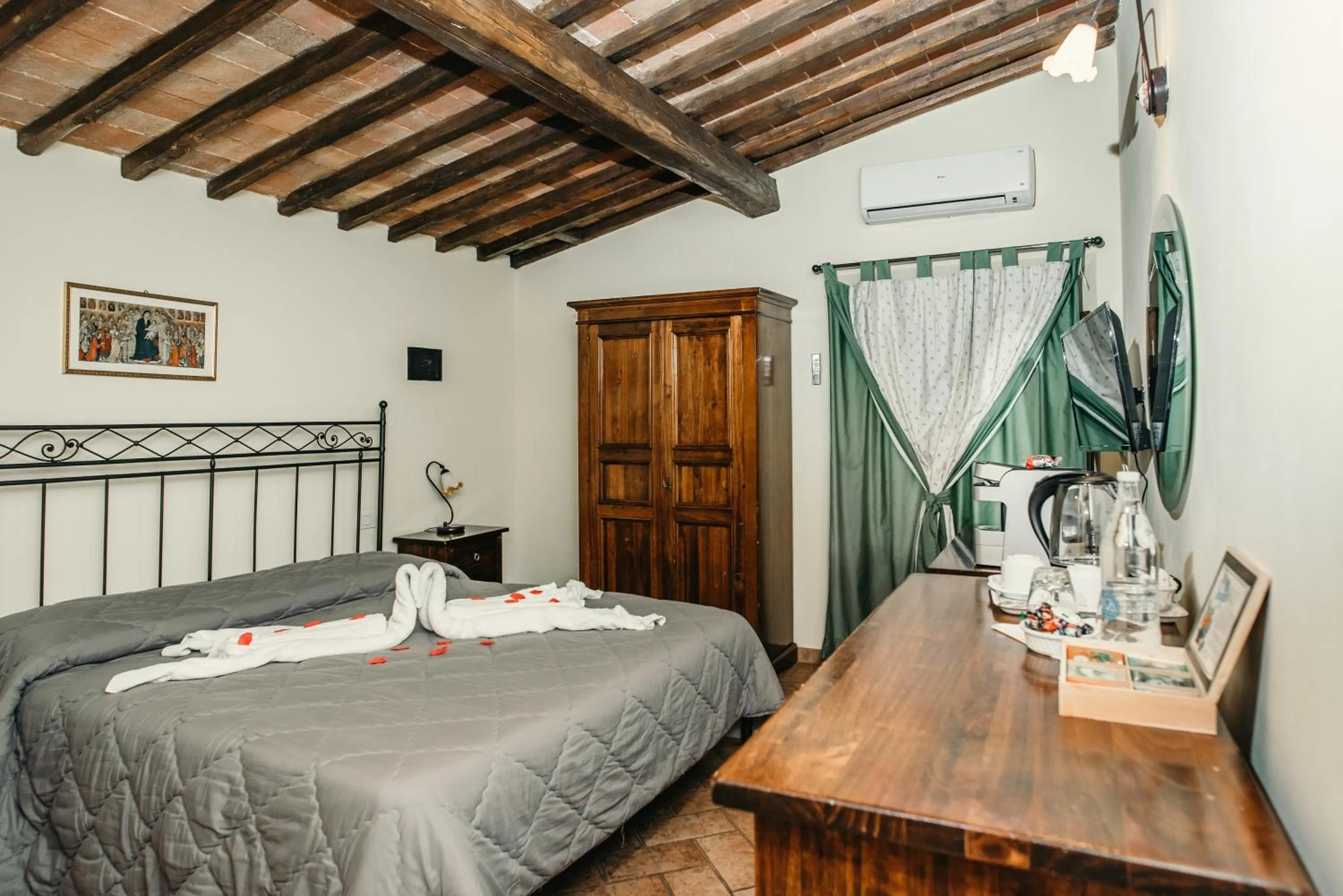 Bed in Casa Di Campagna In Toscana