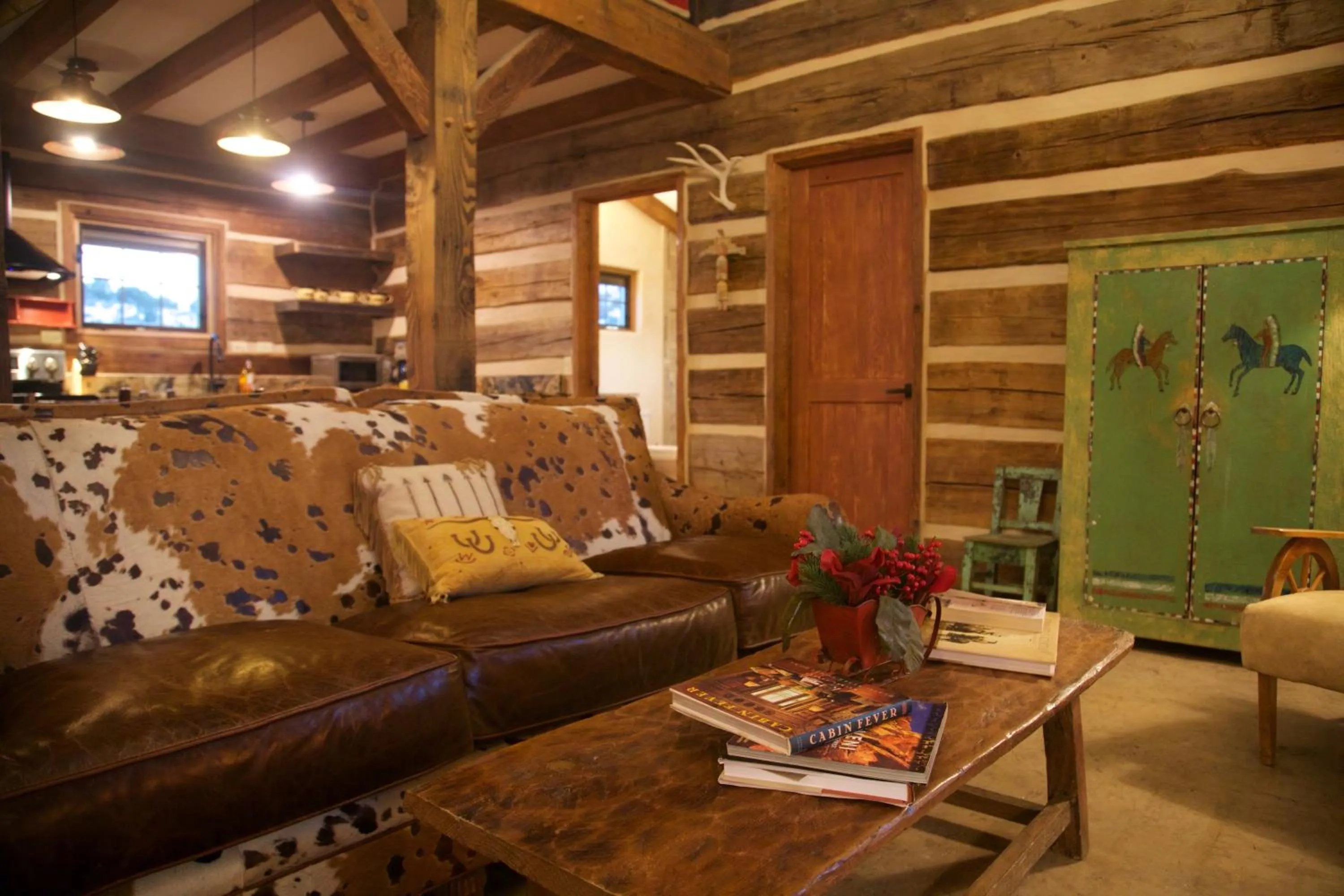 Living room in Canyon Of The Ancients Guest Ranch
