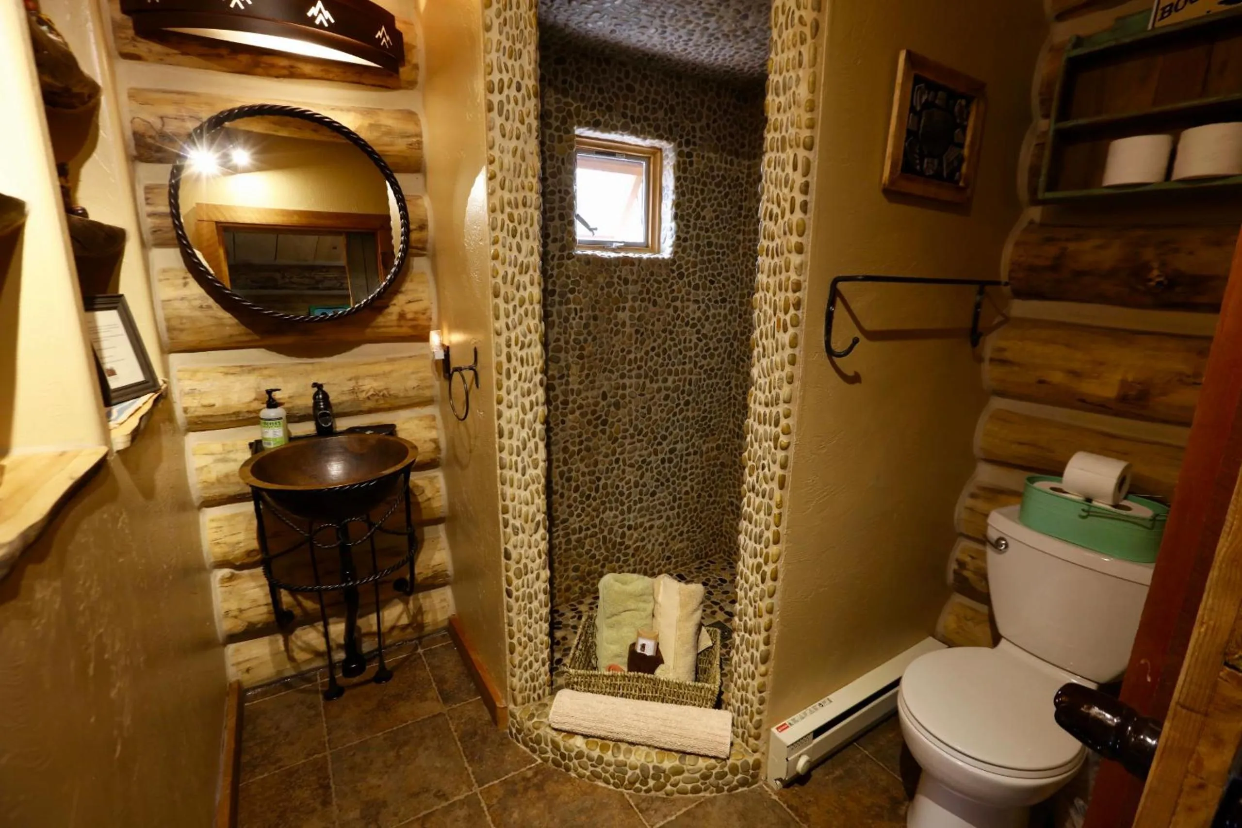 Bathroom in Canyon Of The Ancients Guest Ranch