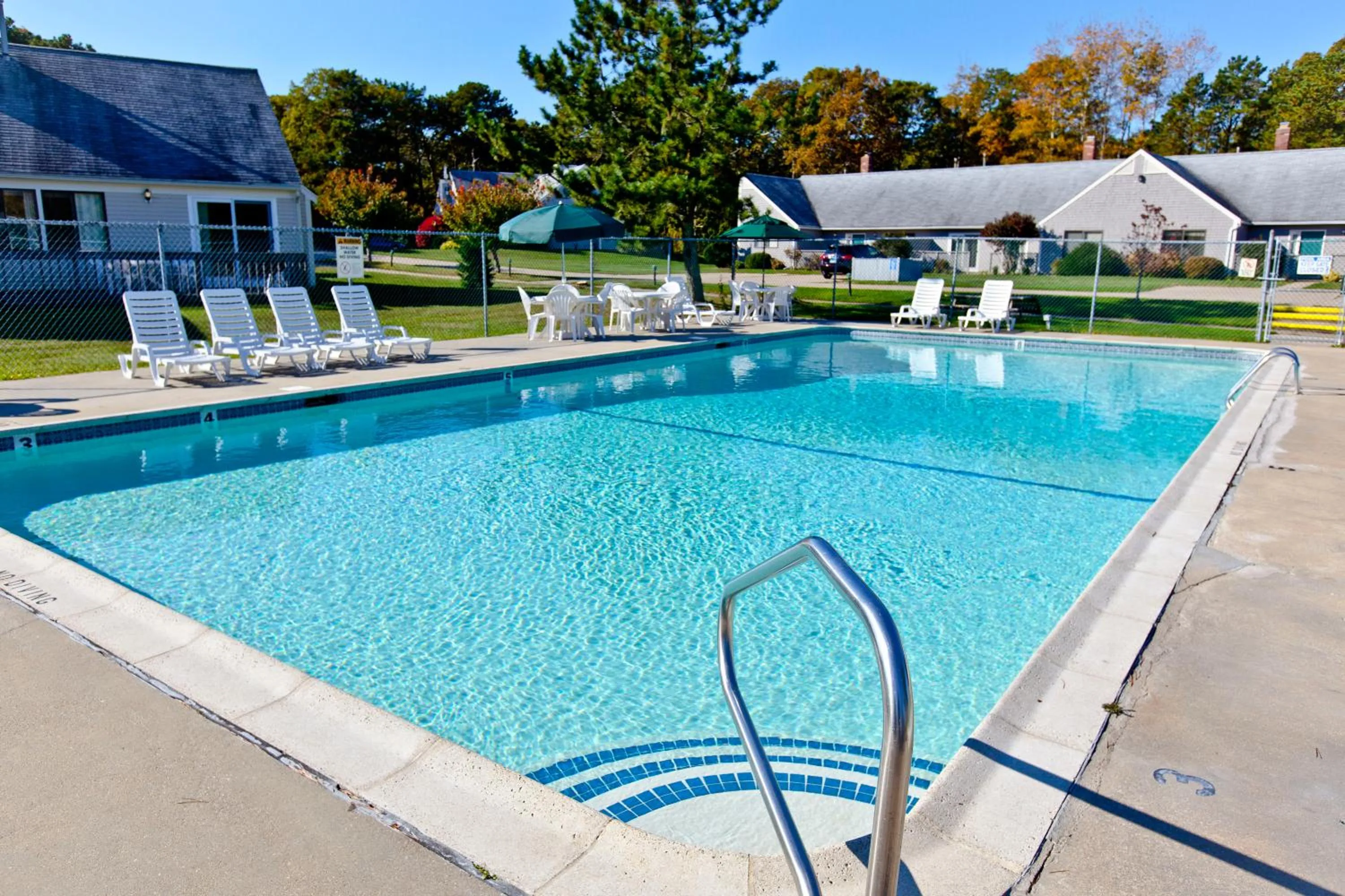 Swimming pool in Brewster Green Resort