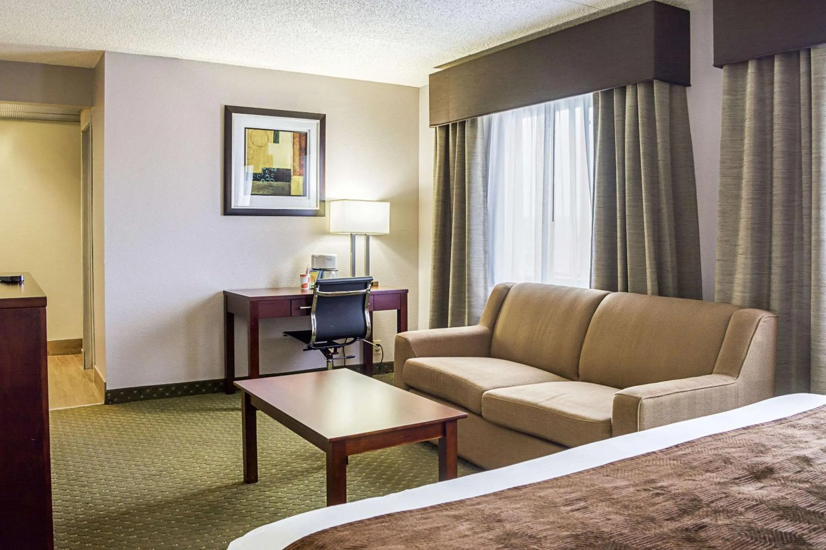 Photo of the whole room, Bed in Quality Inn & Suites Clackamas - Portland