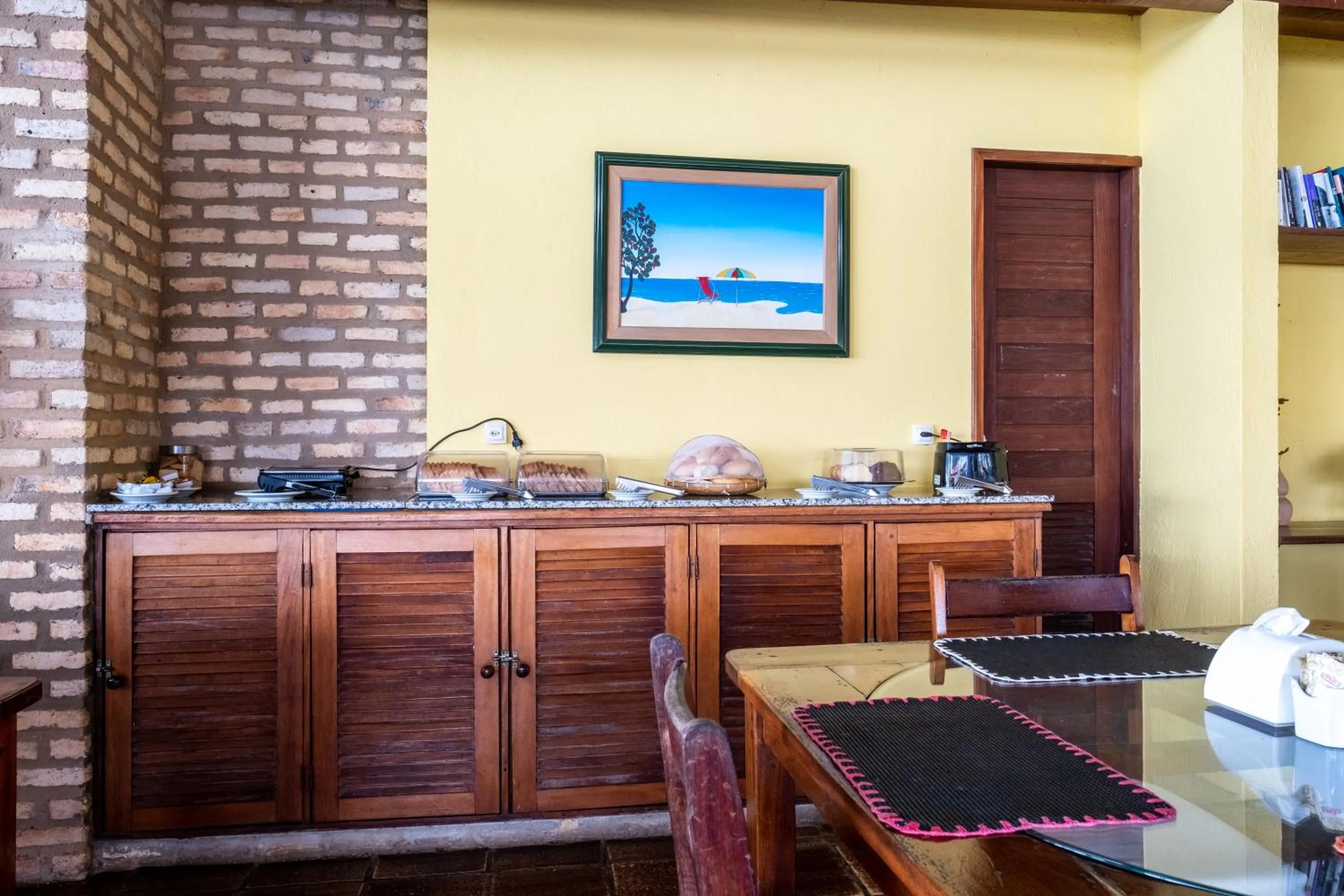 Buffet breakfast in Pousada Villa do Sol