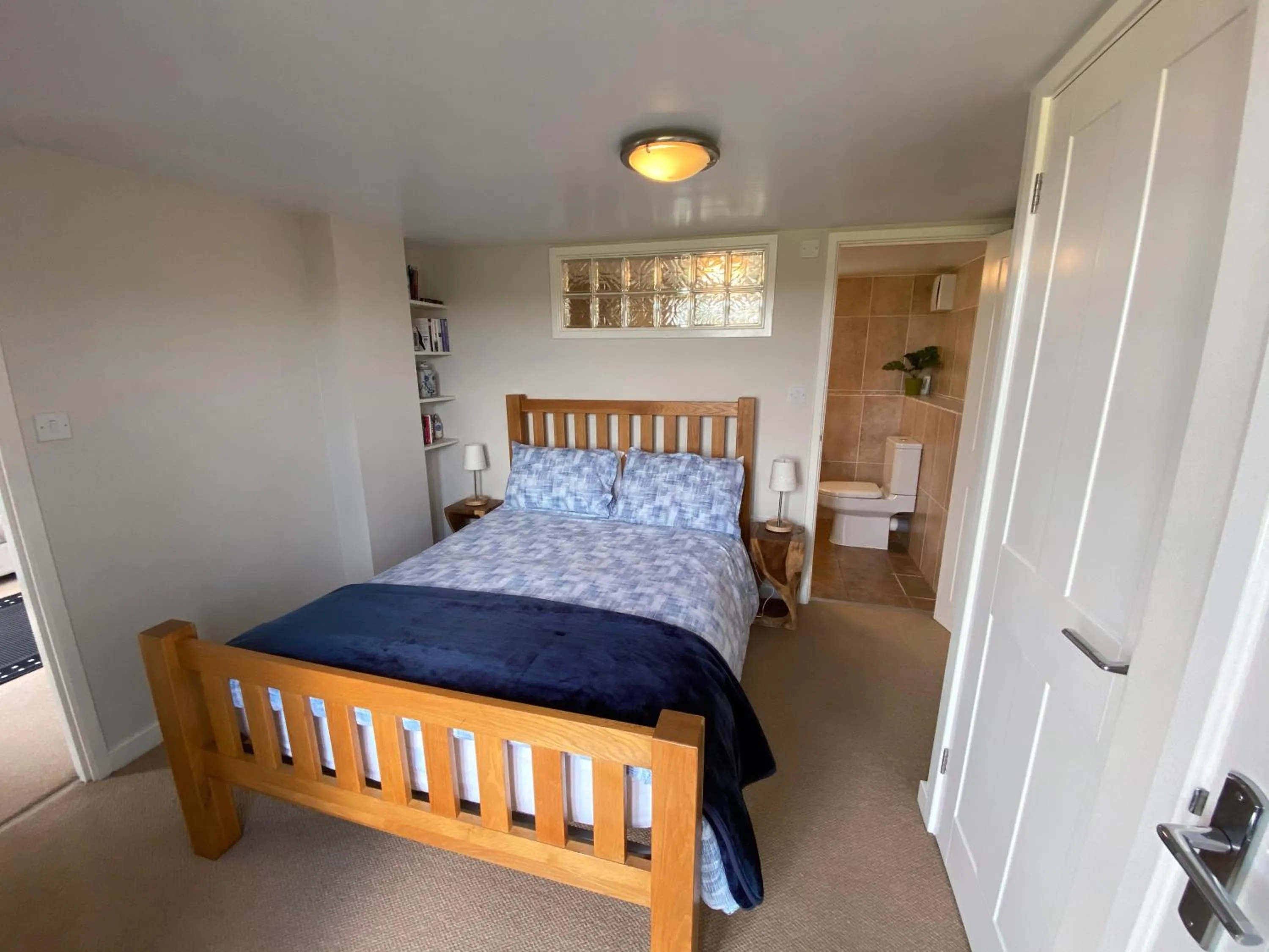 Bed in The Rose Cottage Inn