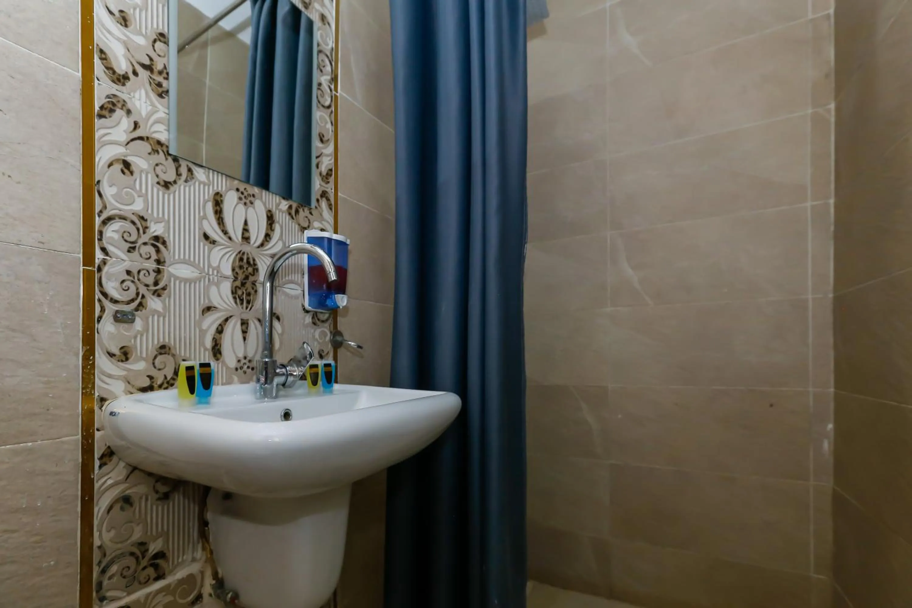 Shower in Makadi Pyramids View