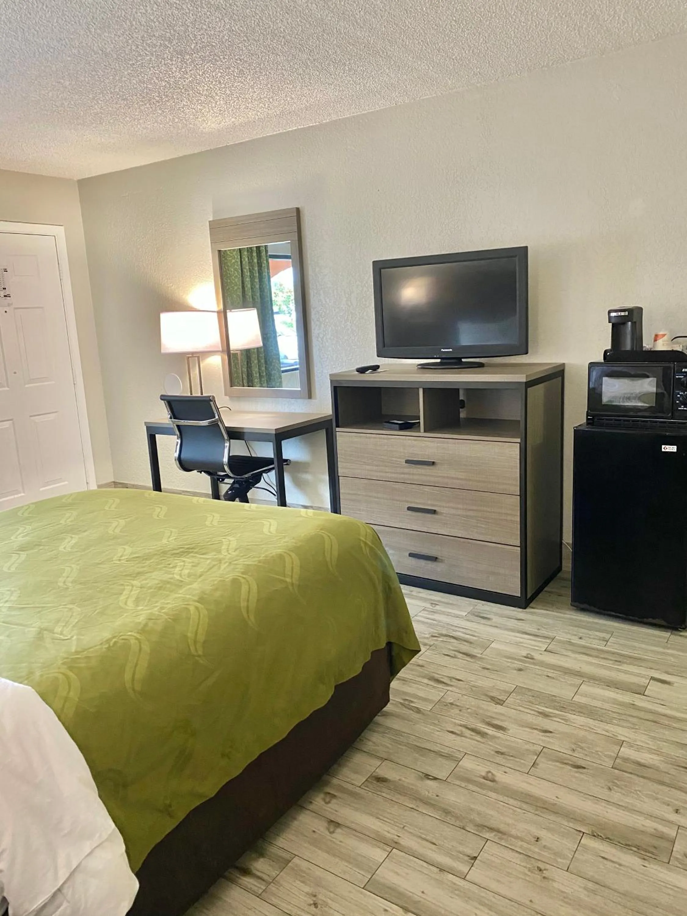 Property building, Bed in Quality Inn St Augustine Outlet Mall