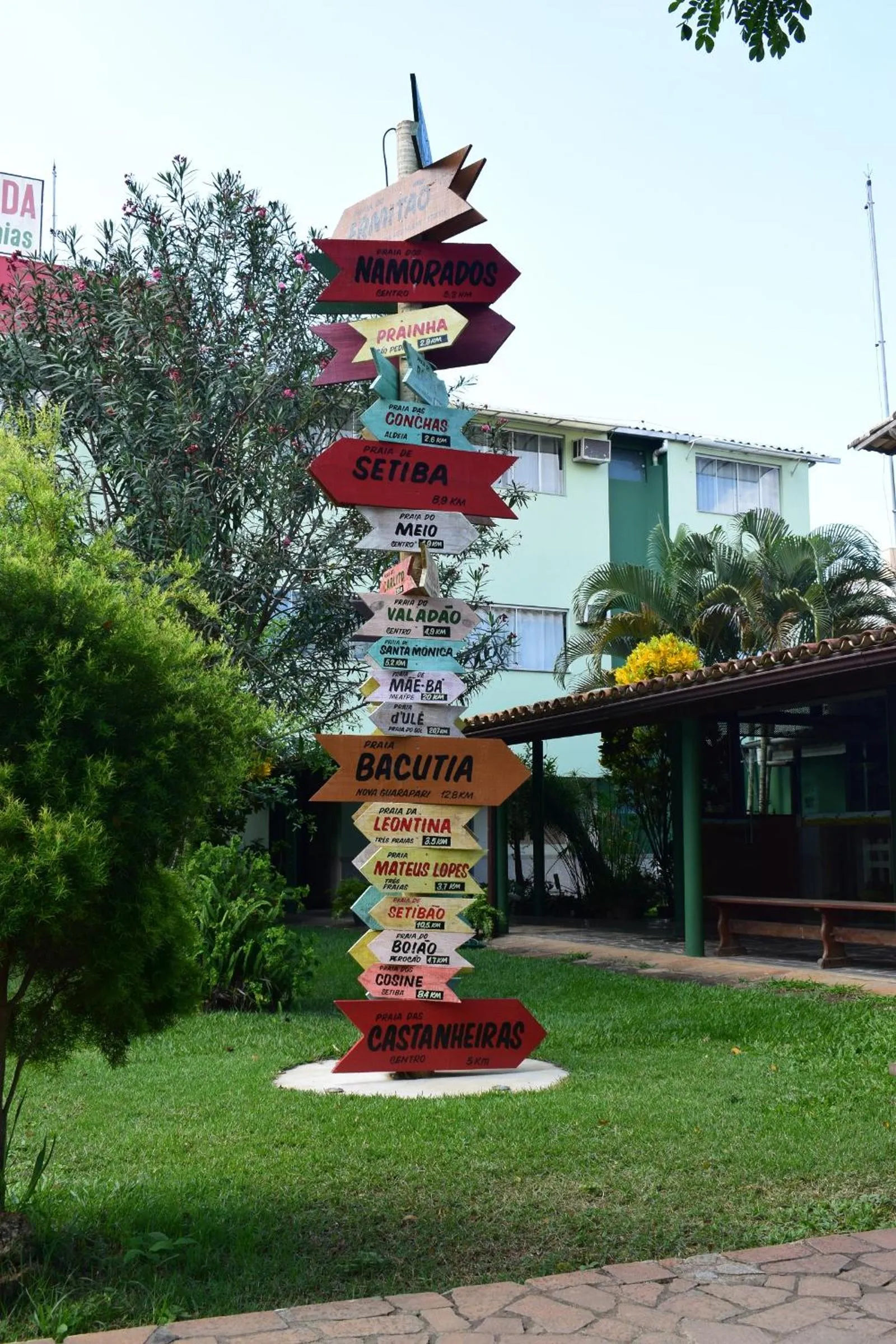 Property building in Duas Praias Hotel Pousada