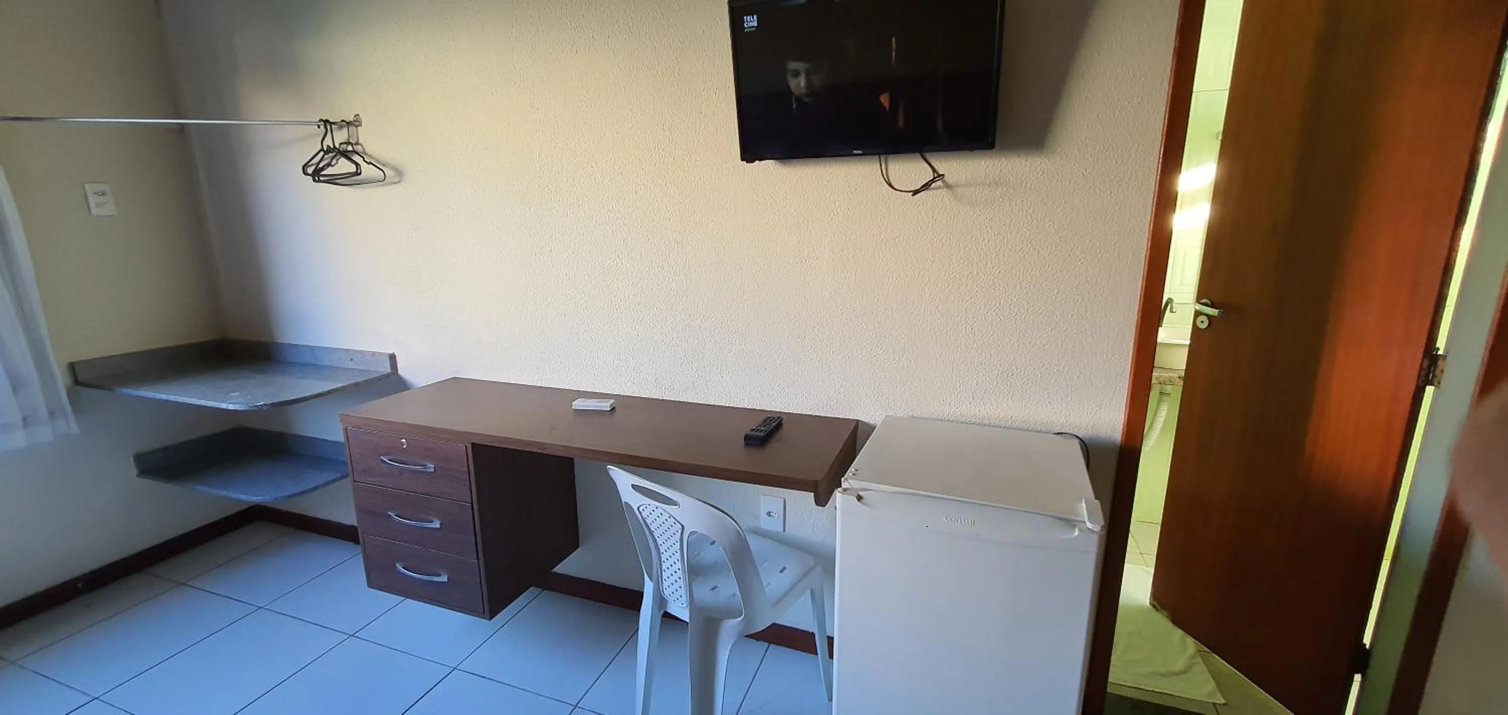 TV and multimedia in Duas Praias Hotel Pousada