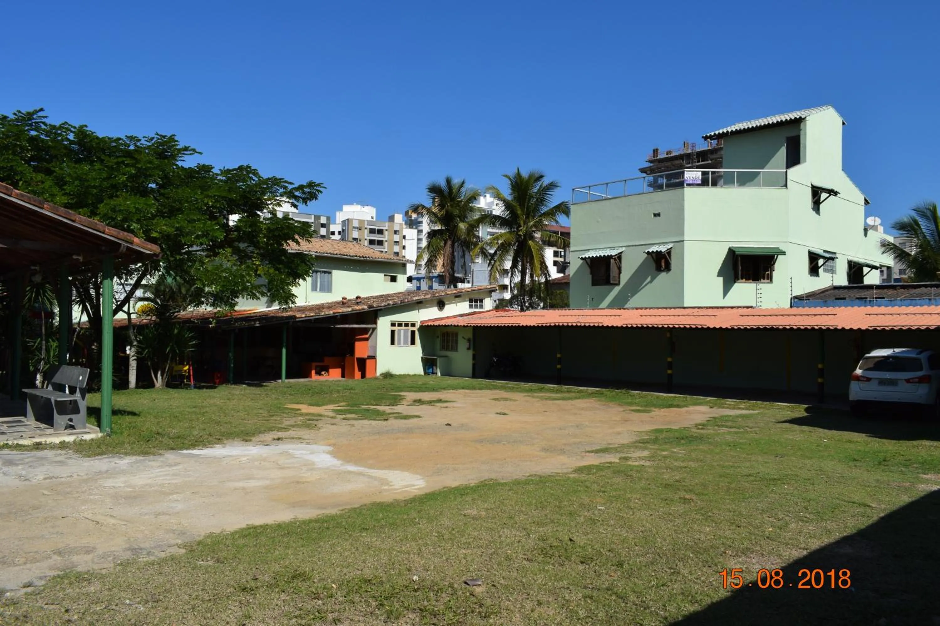 Property building in Duas Praias Hotel Pousada