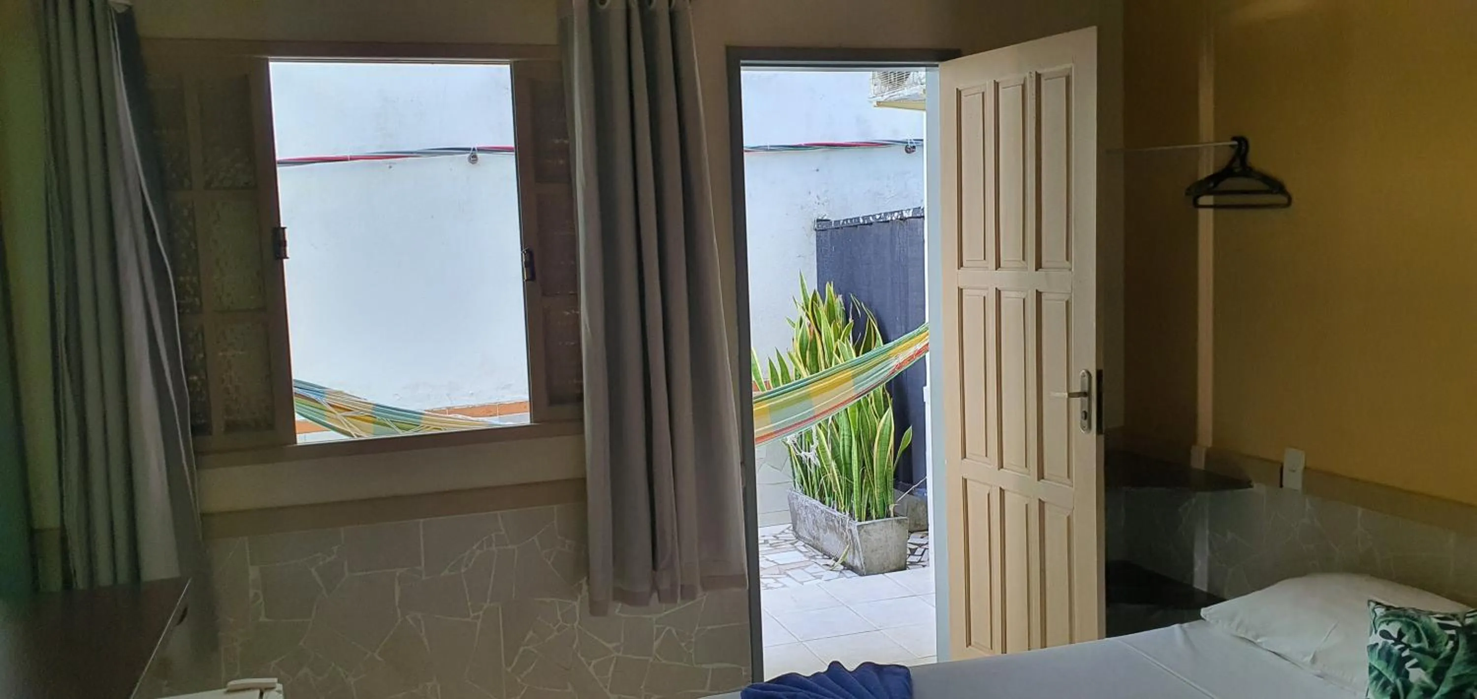 Balcony/Terrace, Bed in Duas Praias Hotel Pousada