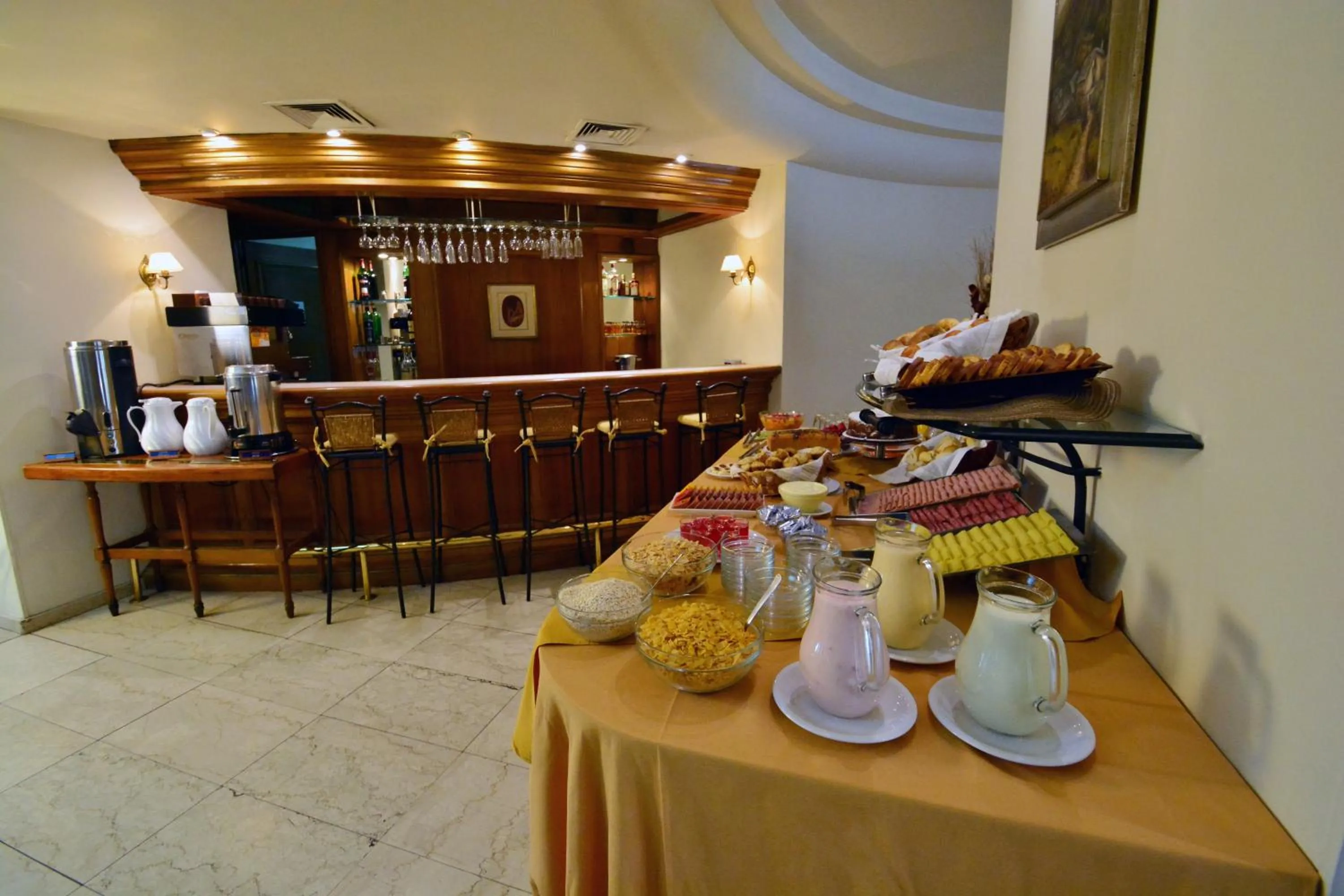 Food and drinks in Oxford Hotel