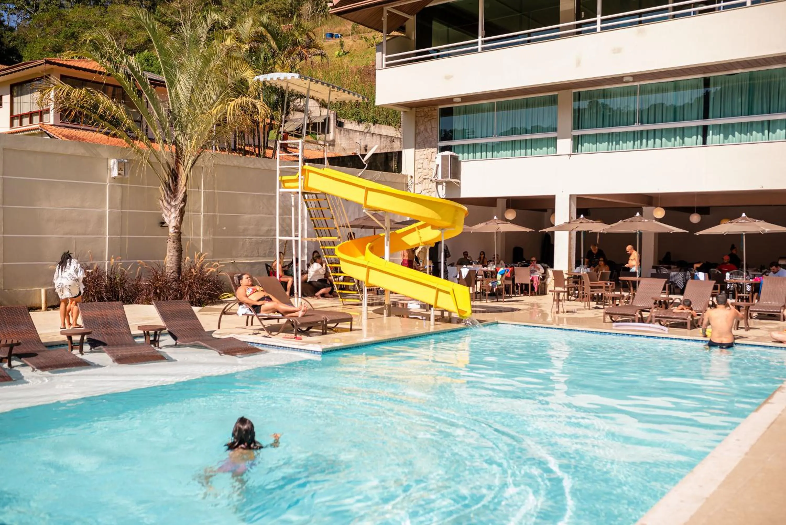 People in Hotel Vila Verde