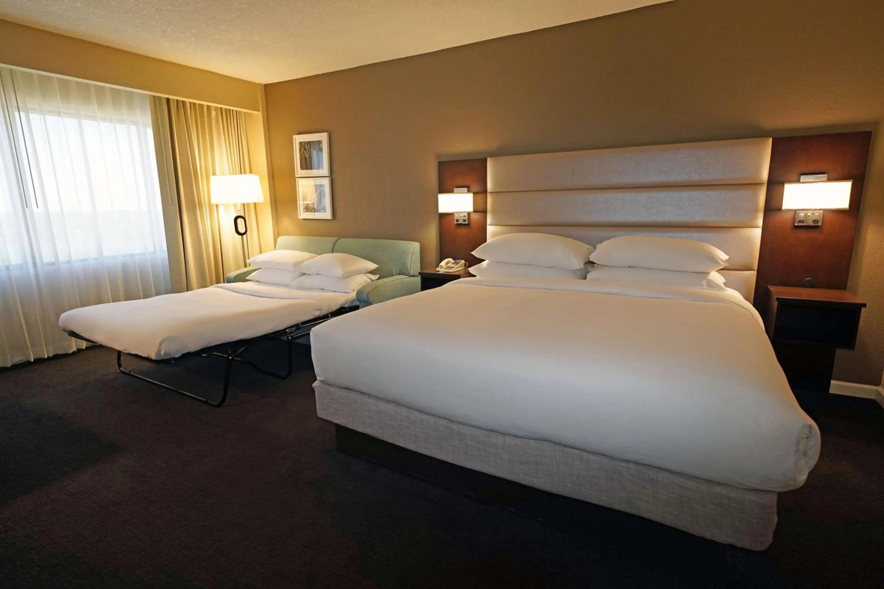 Bed in DoubleTree by Hilton Orlando Downtown