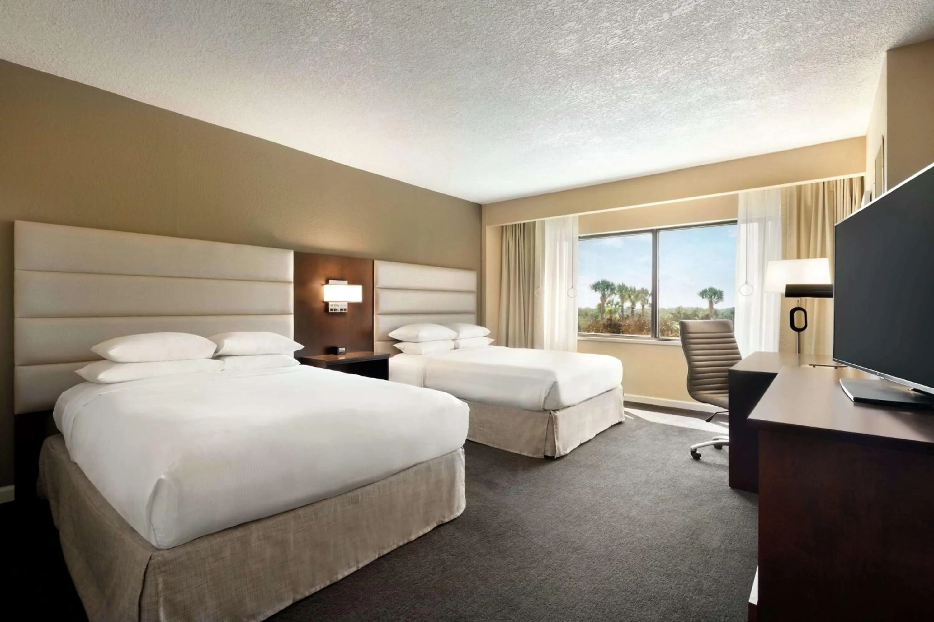 Bedroom, Bed in DoubleTree by Hilton Orlando Downtown