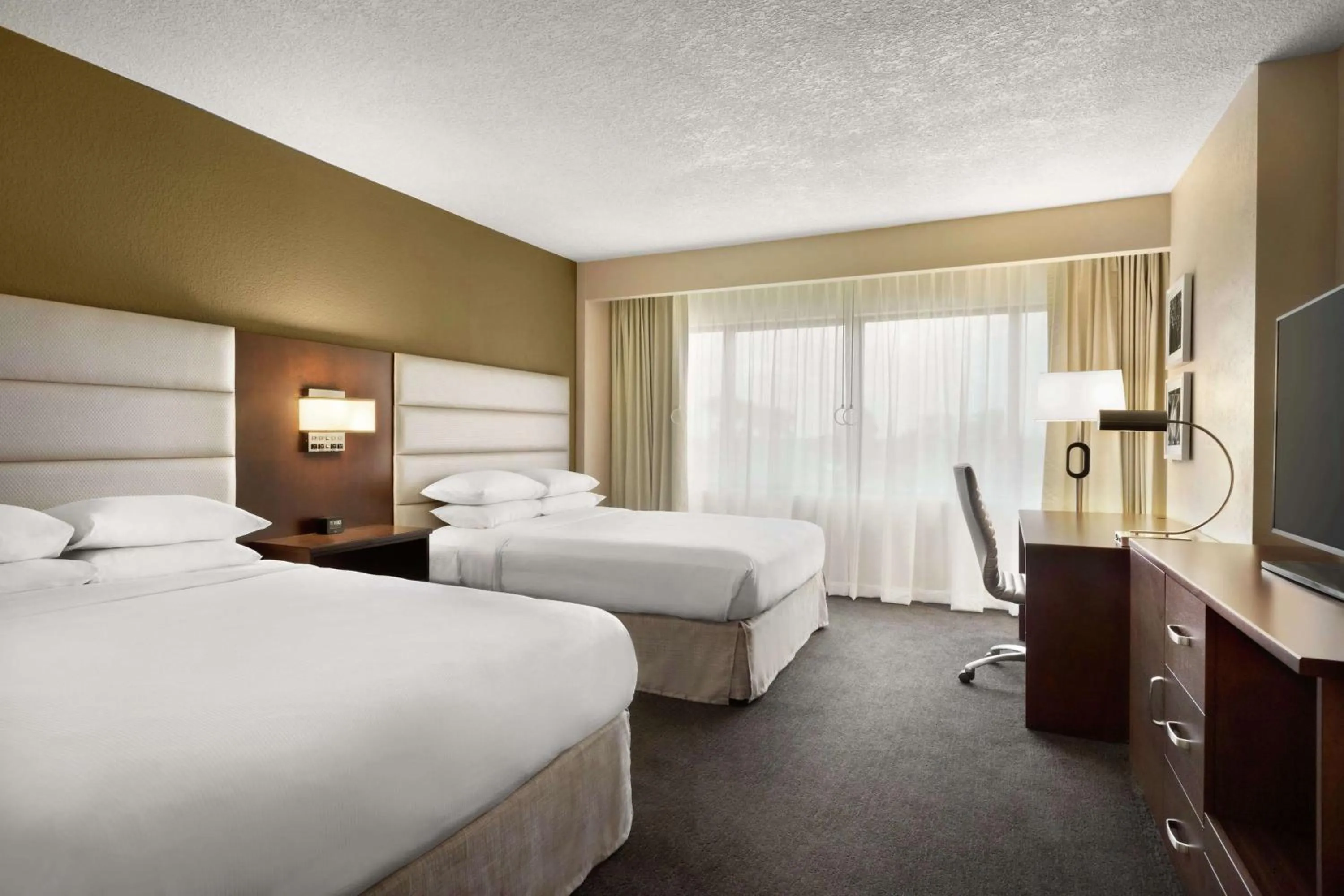 Bedroom, Bed in DoubleTree by Hilton Orlando Downtown