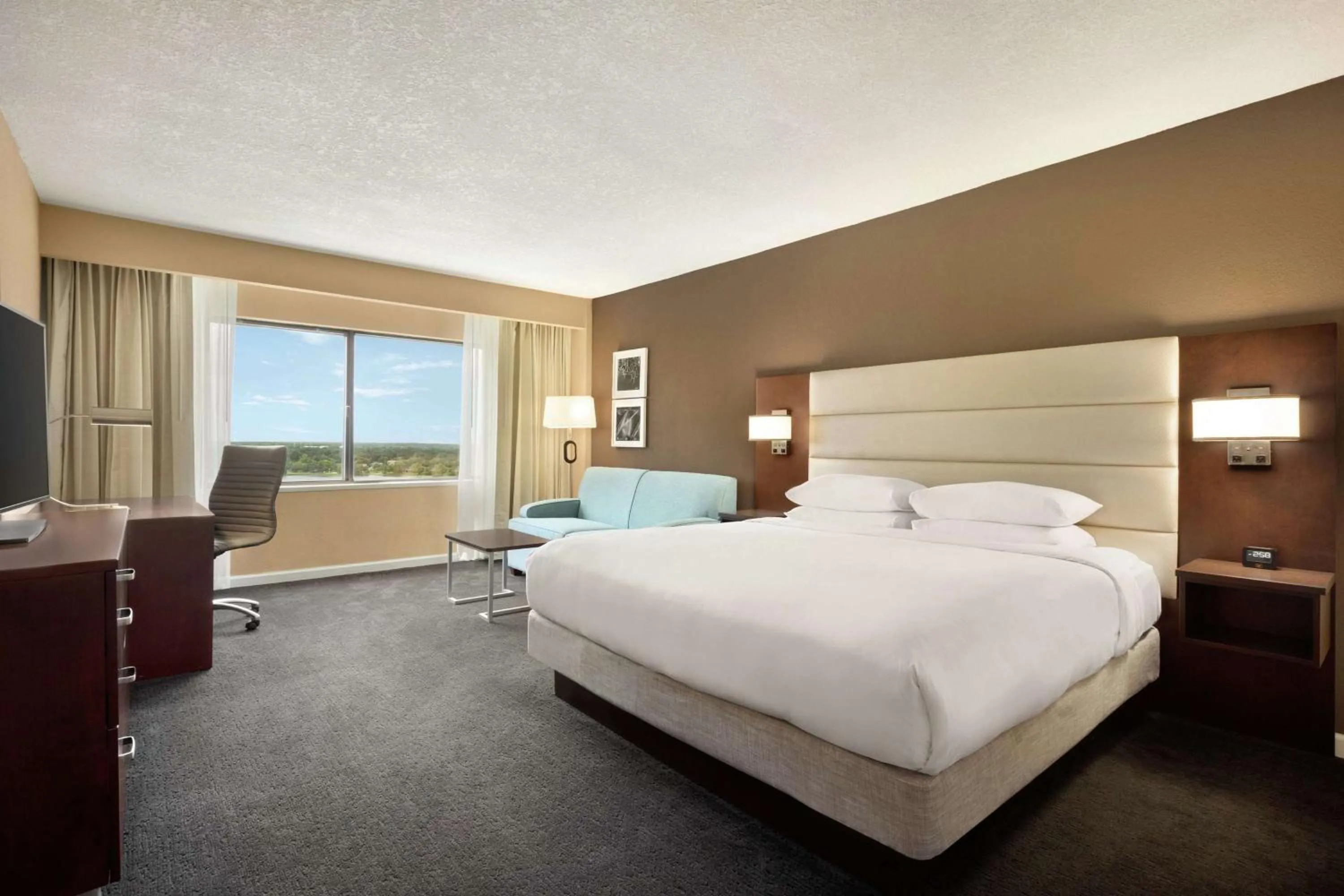 Photo of the whole room, Bed in DoubleTree by Hilton Orlando Downtown