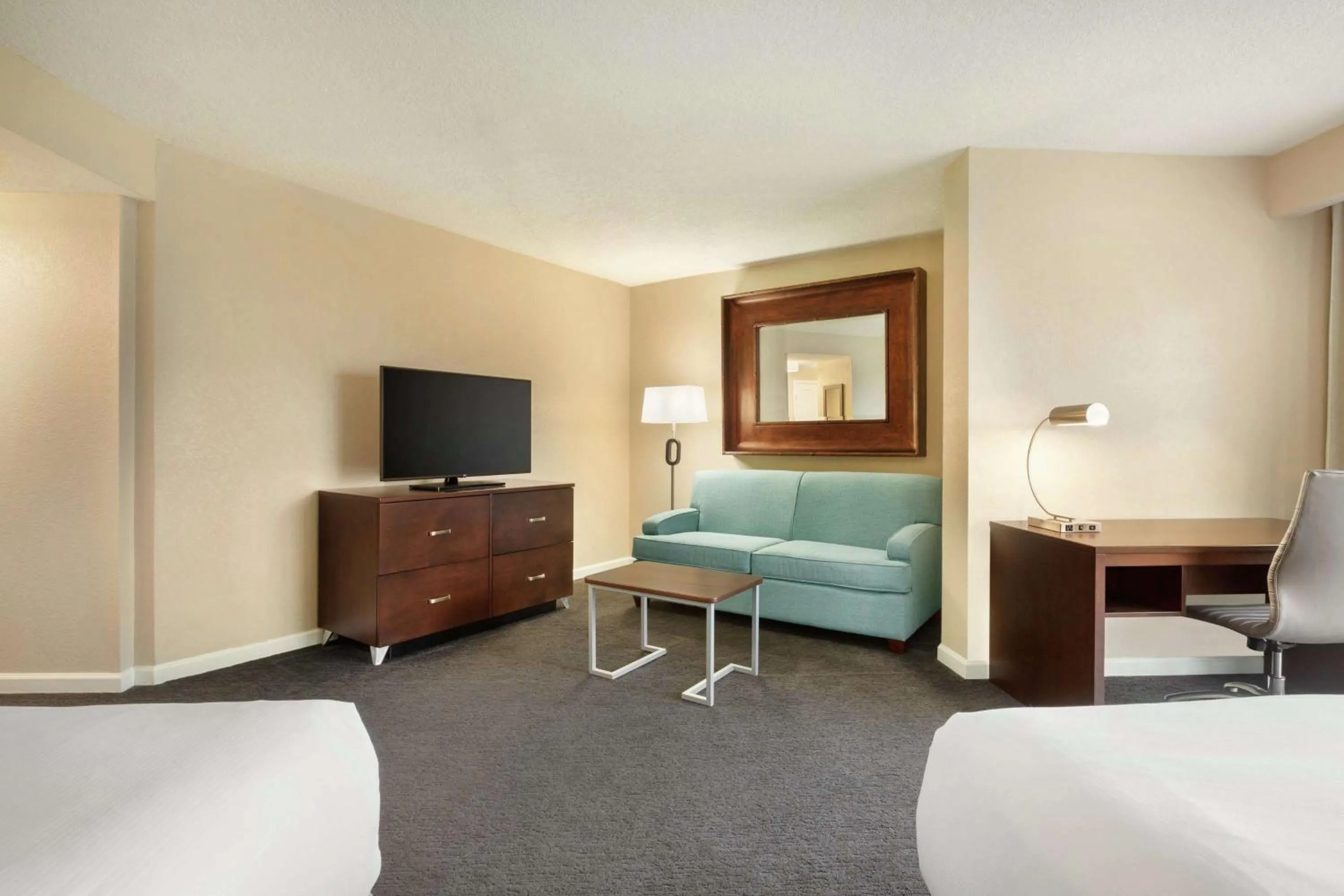 Bedroom, Bed in DoubleTree by Hilton Orlando Downtown