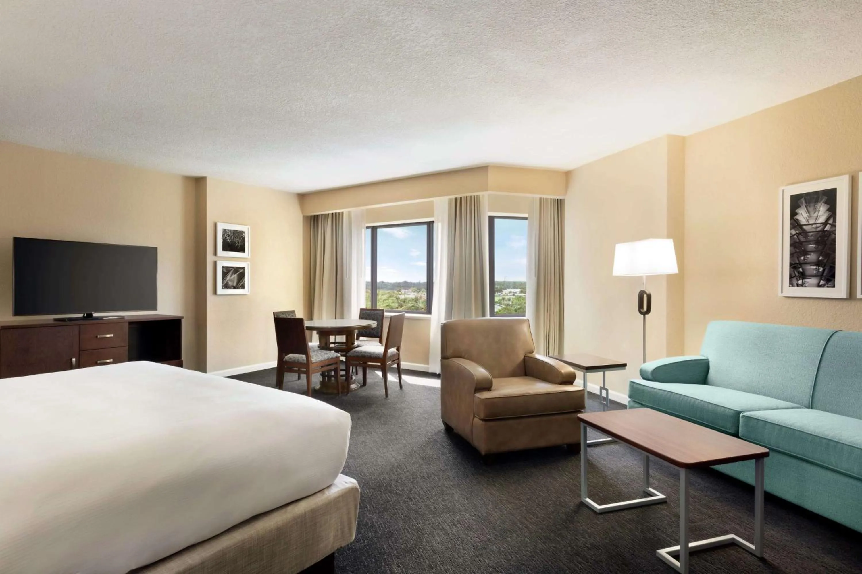 Bedroom, Bed in DoubleTree by Hilton Orlando Downtown