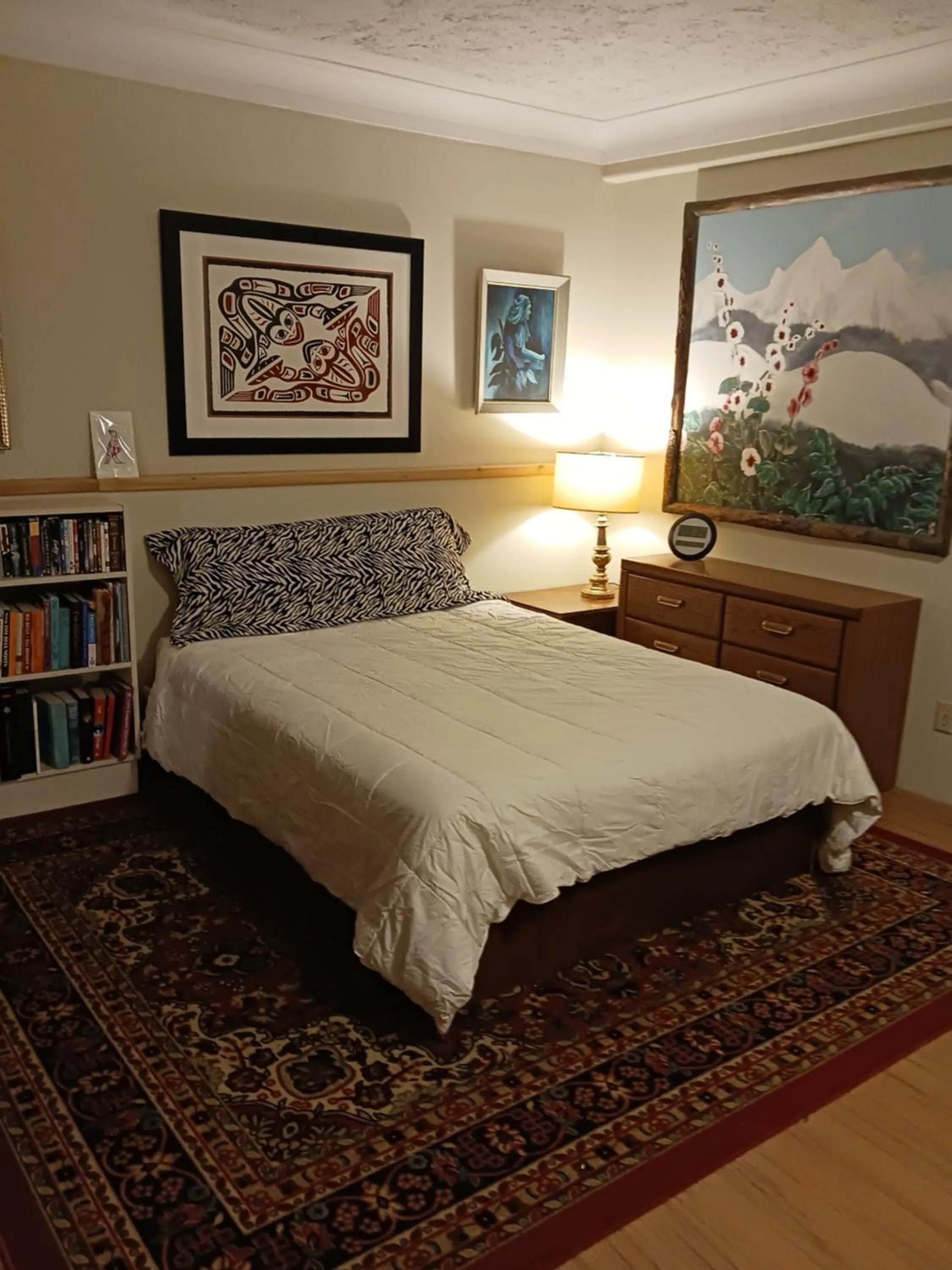 Bedroom, Bed in Higgin's Inn