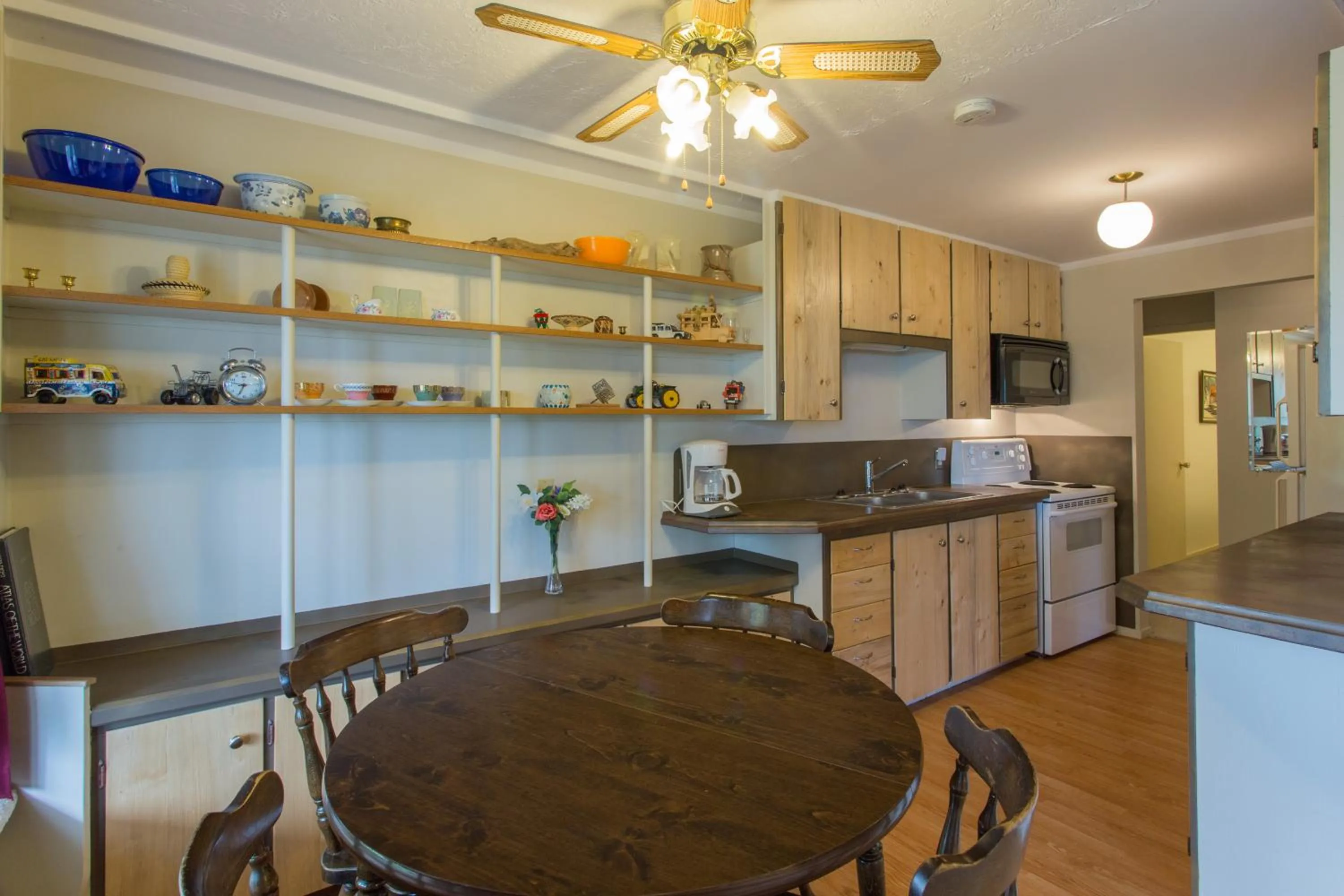 Kitchen or kitchenette in Higgin's Inn