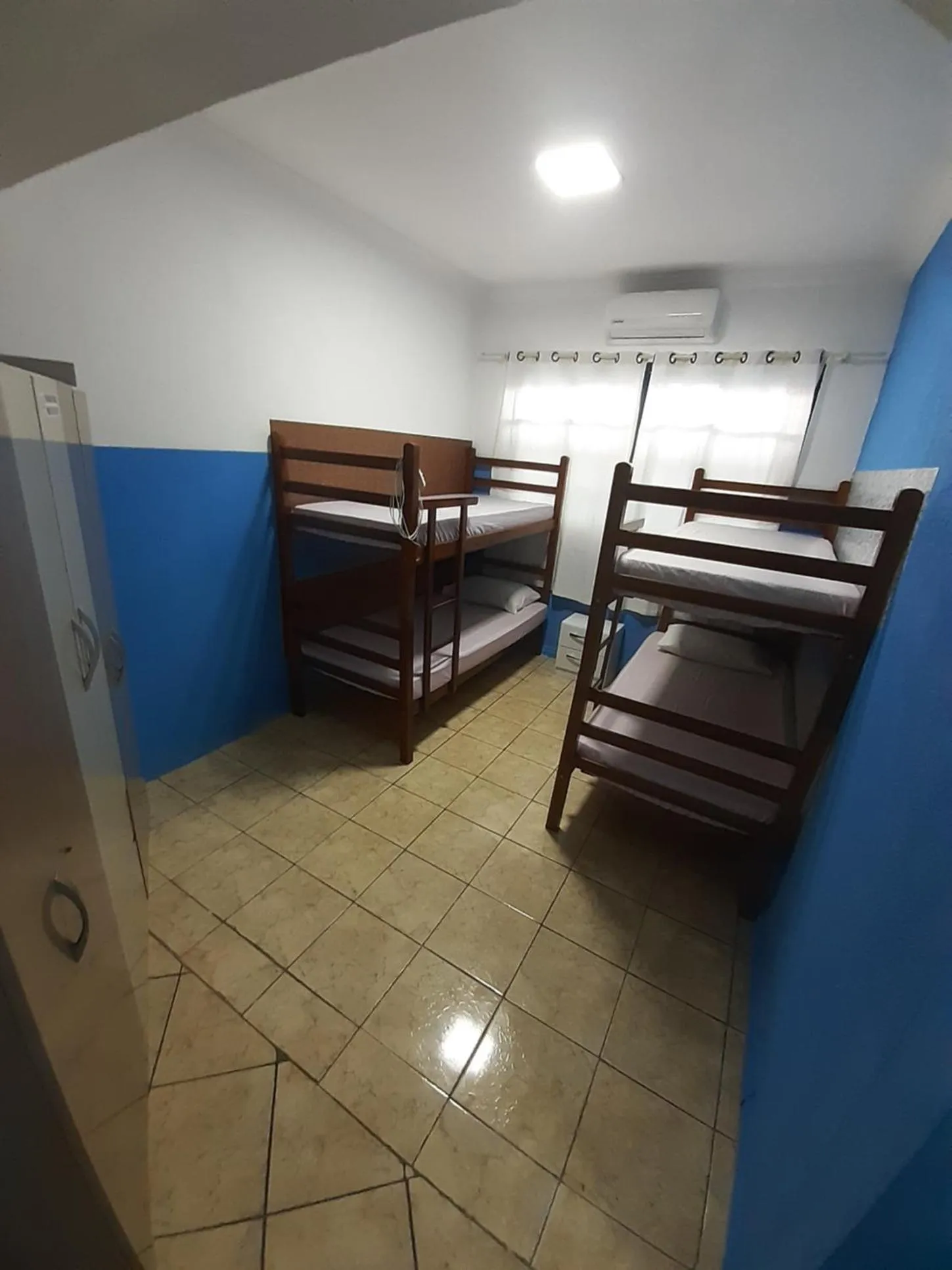 Bedroom, Bed in Portaria e circulação de hóspedes só até 23 horas - Reabre às 5 horas - Pousada Bem-te-vi Tompell