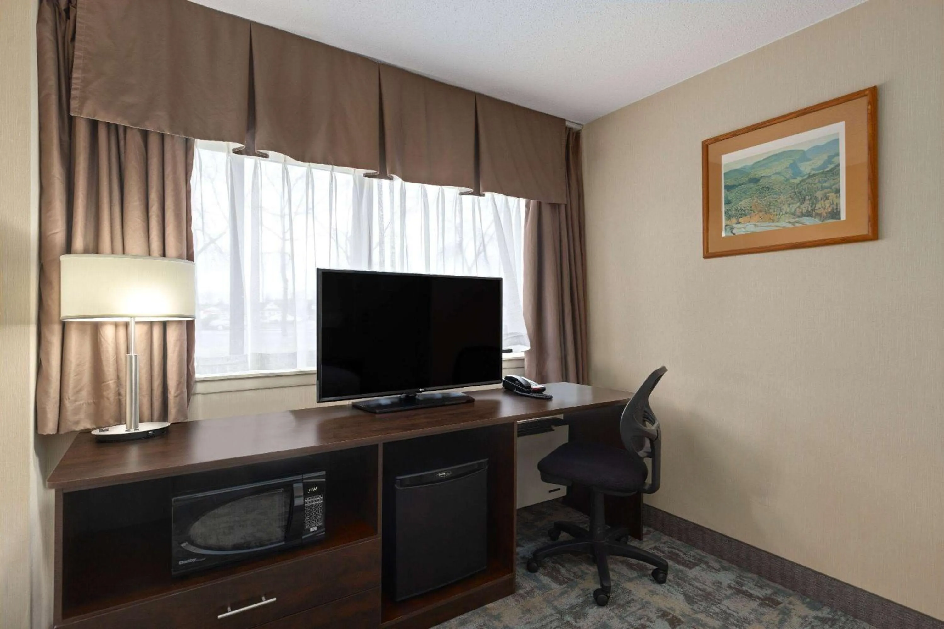 Photo of the whole room in Travelodge by Wyndham Thunder Bay ON