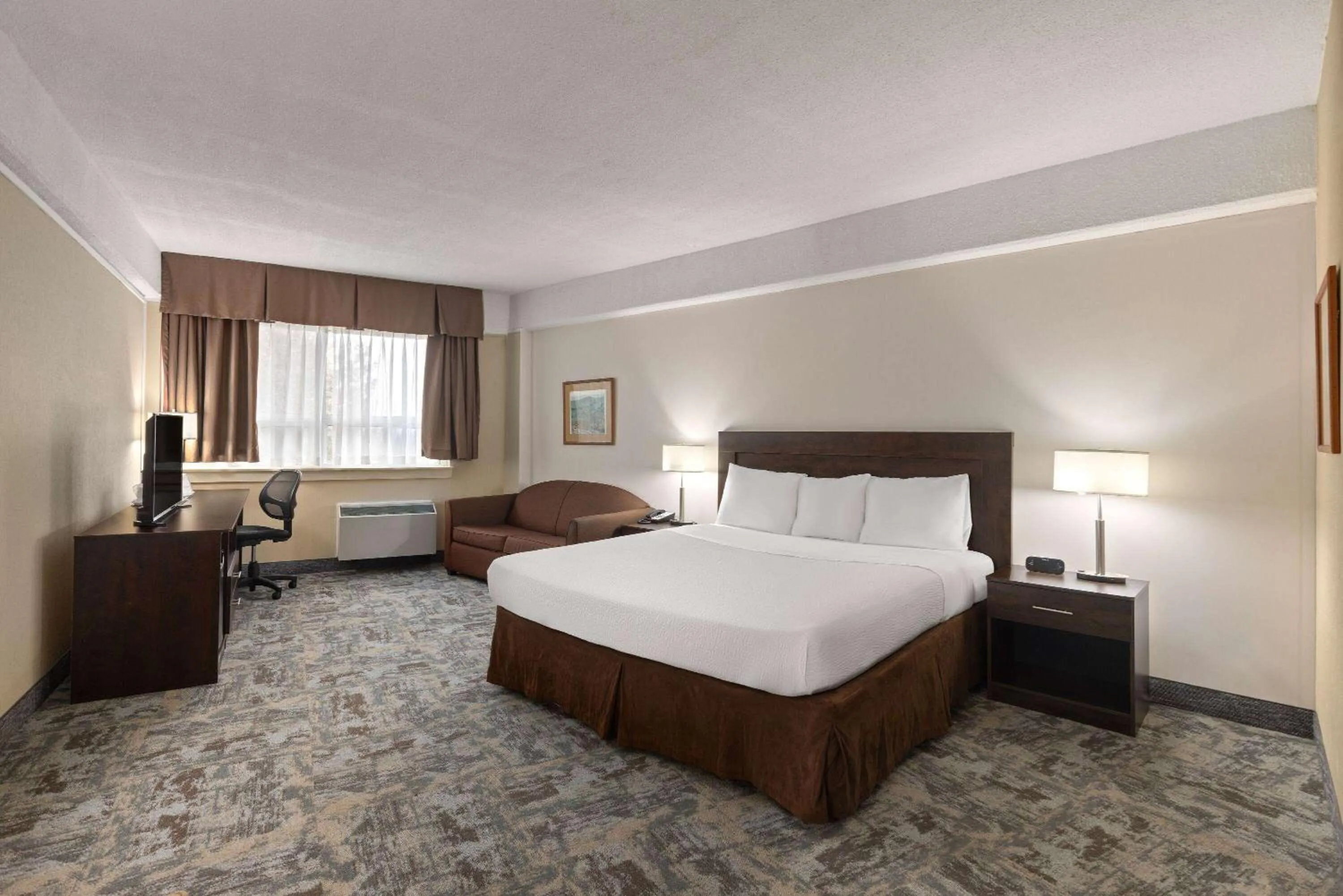 Photo of the whole room, Bed in Travelodge by Wyndham Thunder Bay ON